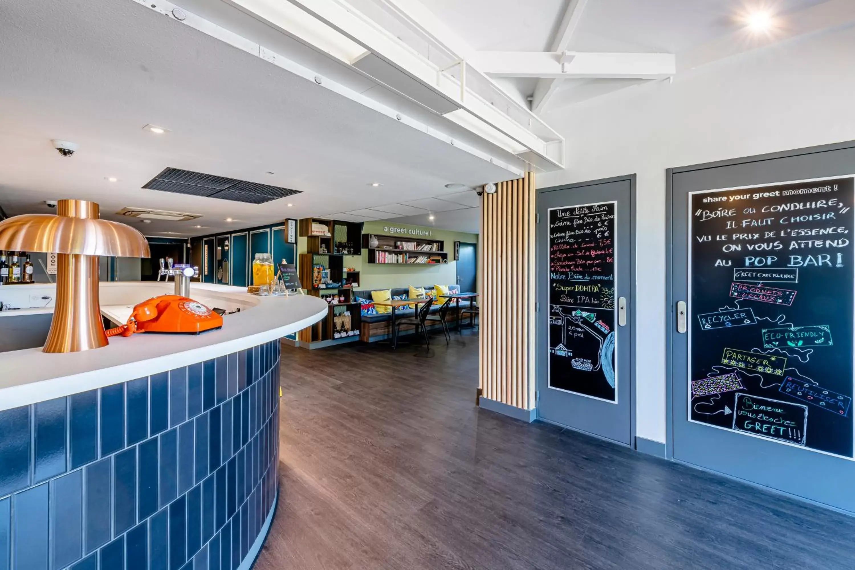 Lounge or bar in Greet Hotel Bordeaux Floirac Arena Lounge or bar in Greet Hotel Bordeaux Floirac Arena