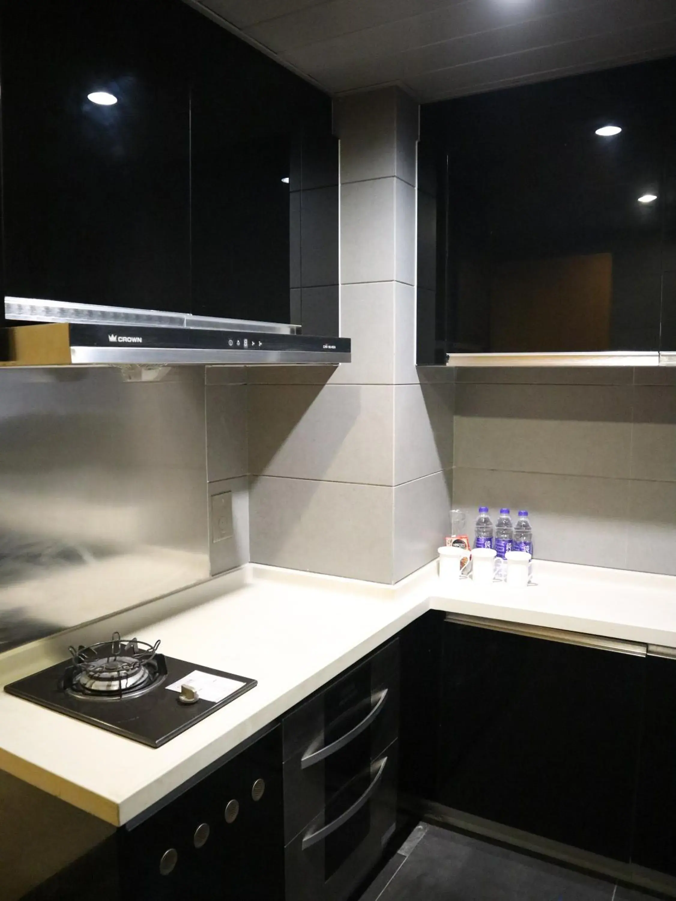 Kitchen/Kitchenette in Dan Executive Hotel Apartment Zhujiang New Town