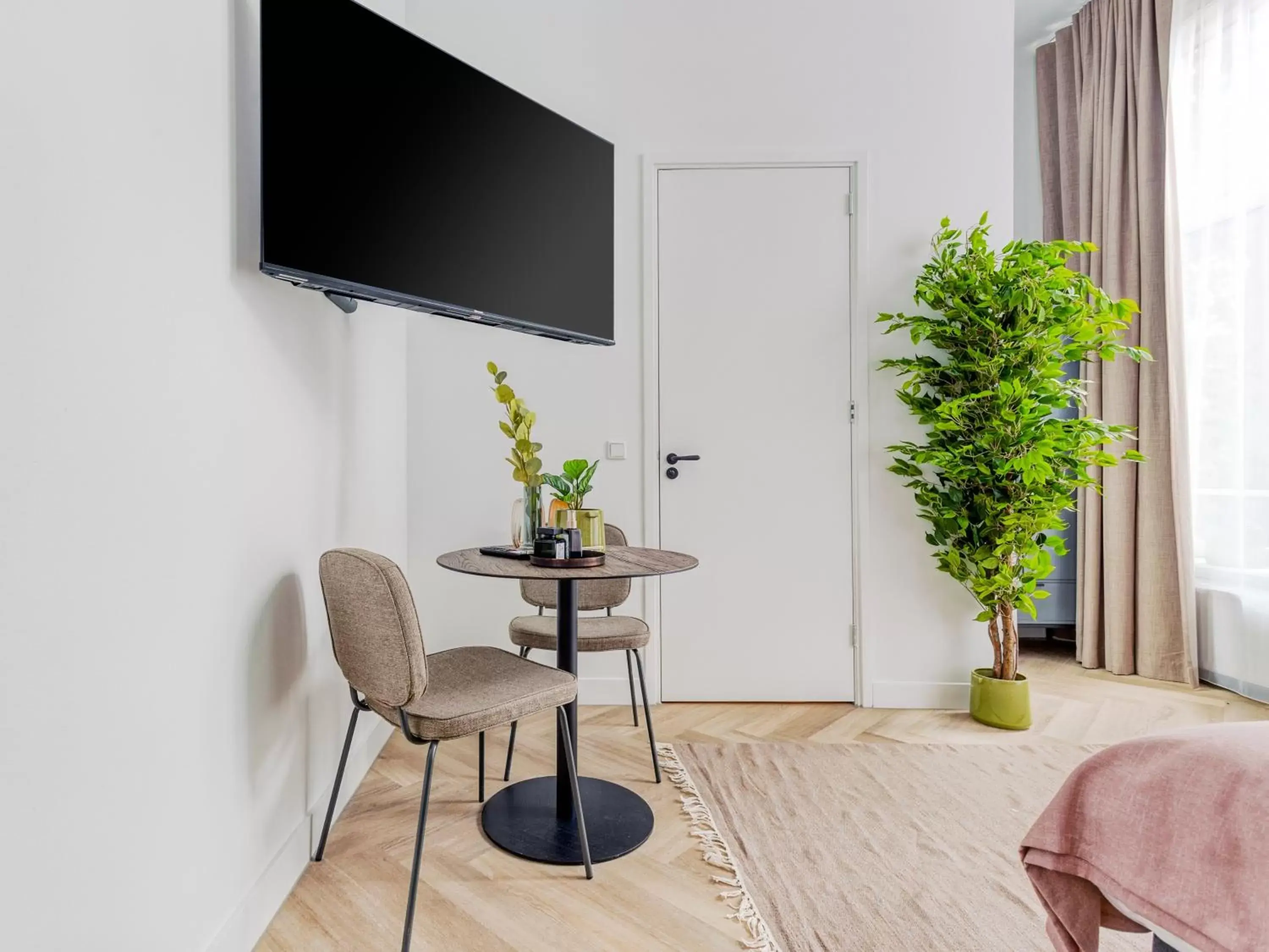 TV and multimedia, TV/Entertainment Center in limehome Amsterdam Hemonystraat - Digital access