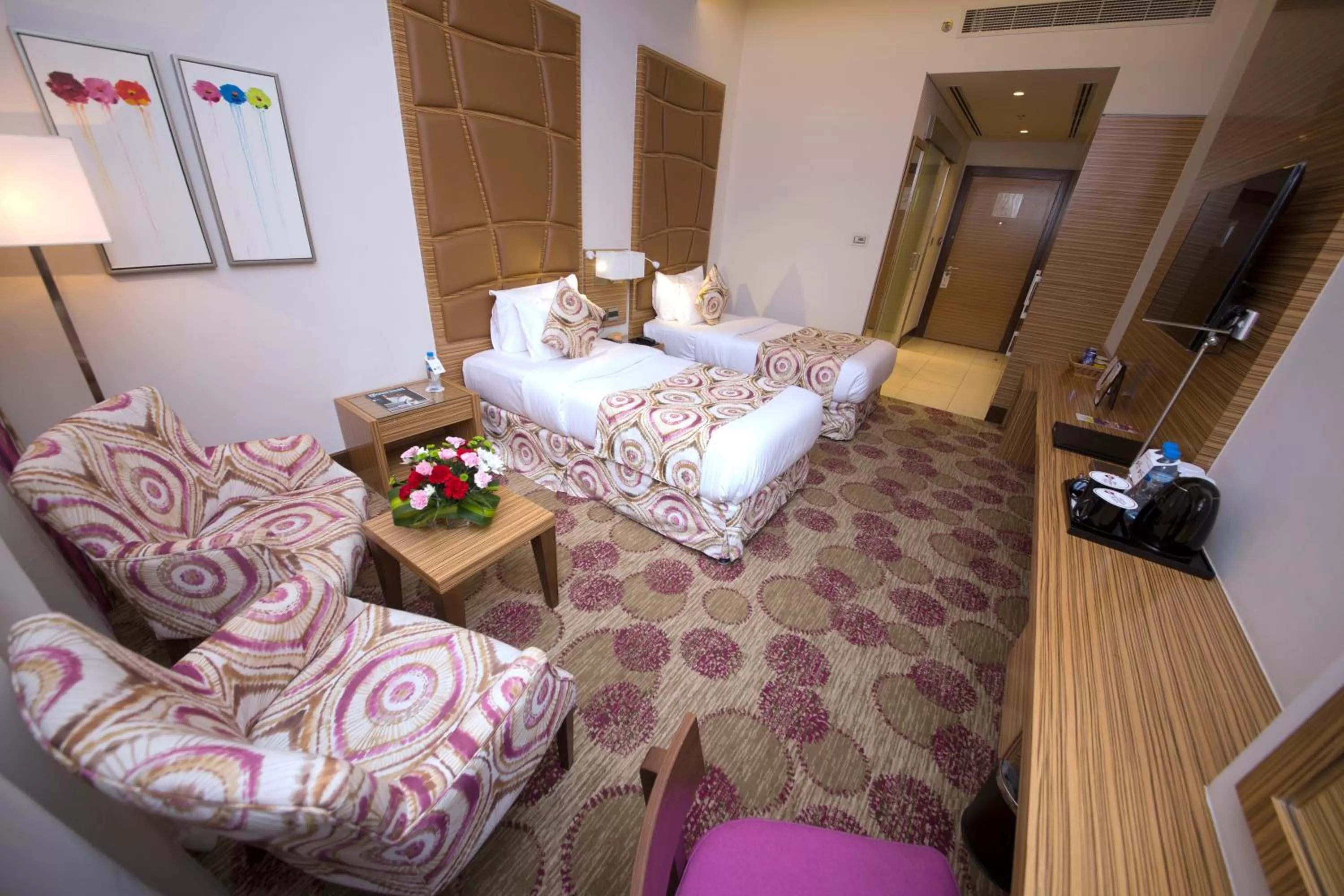 Photo of the whole room, Bed in Best Western Plus Pearl Creek