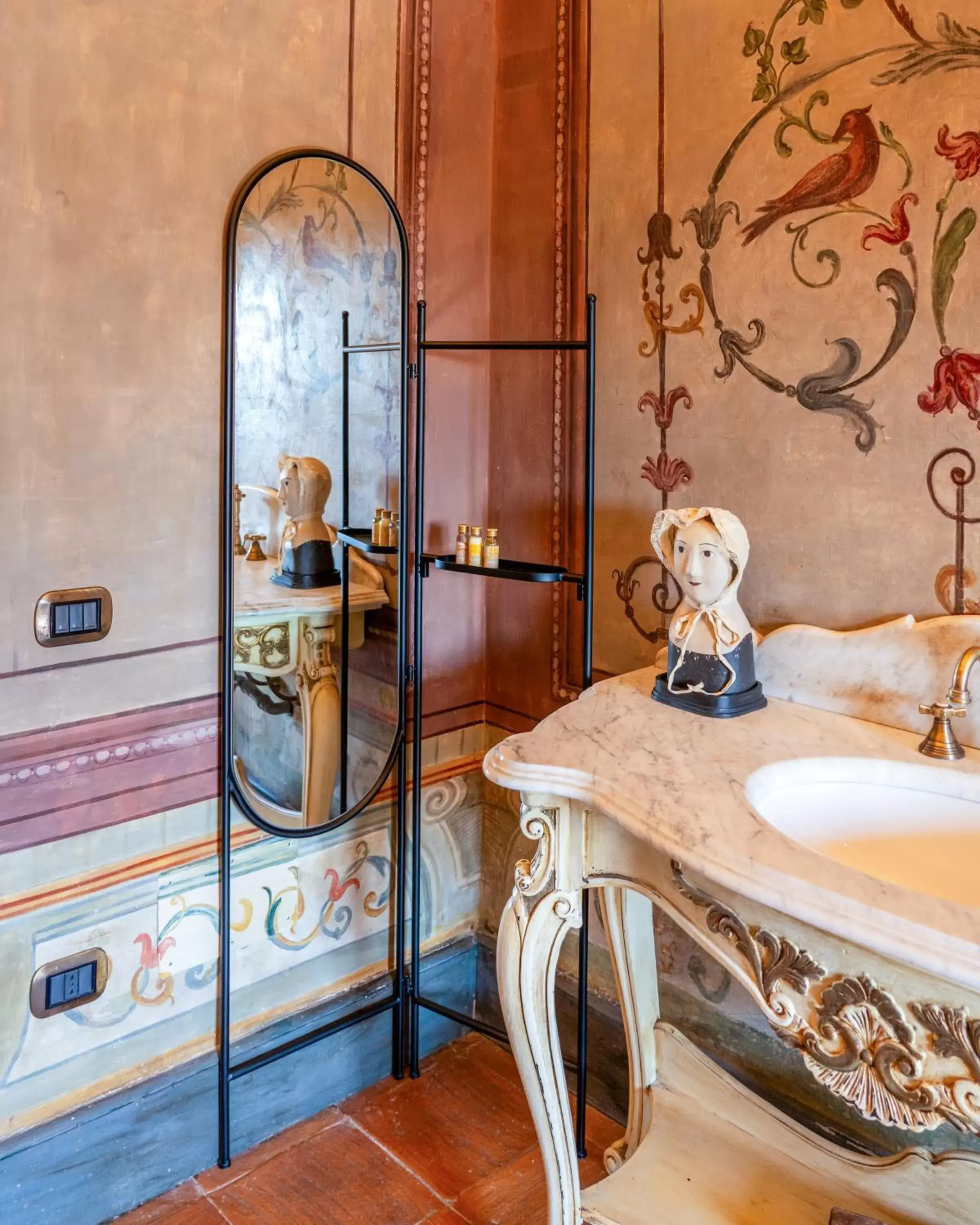 Decorative detail, Bathroom in Castello di Limatola