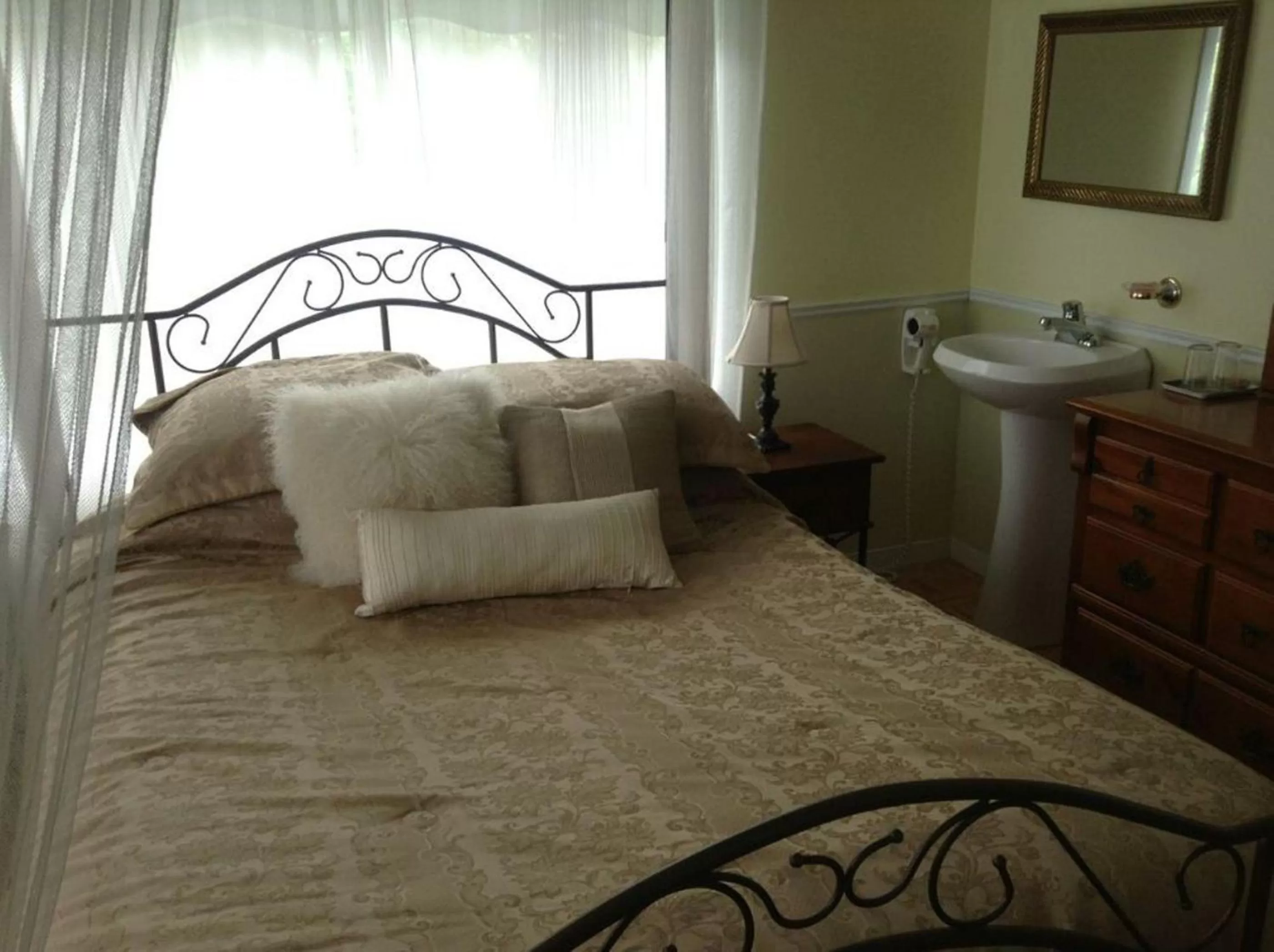 Bed in Maison Parc Delormier