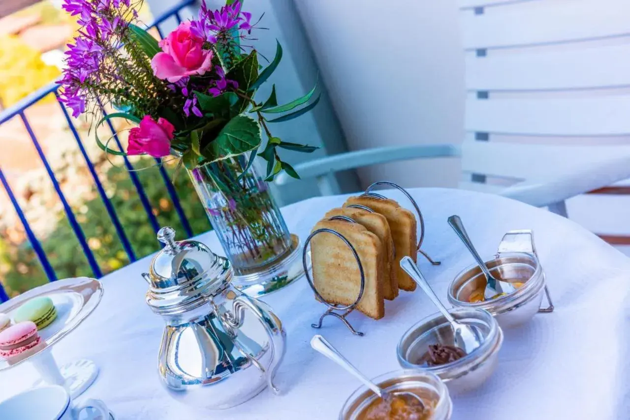 Breakfast in Hotel Royal