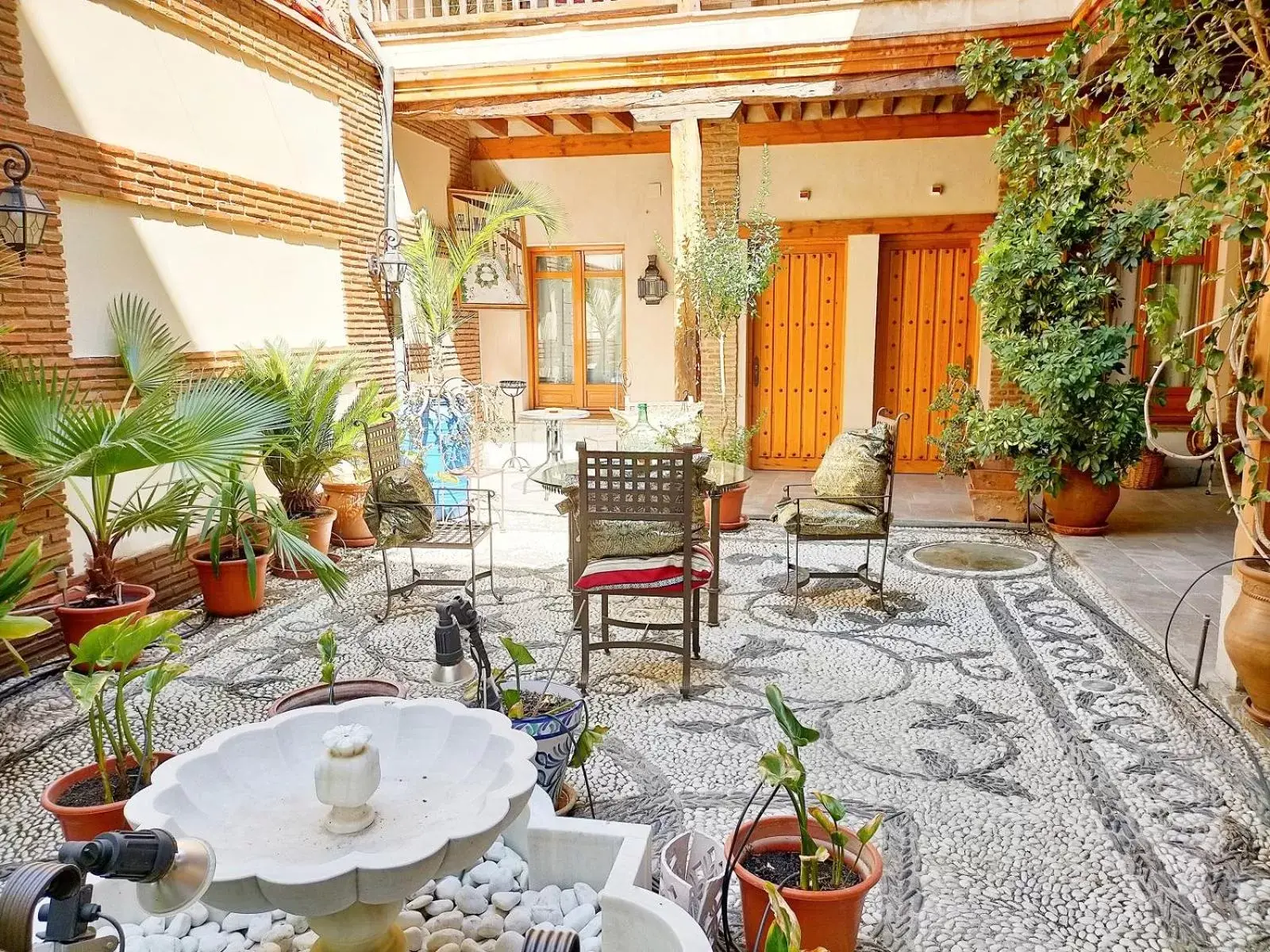 Patio in Abadía Hotel