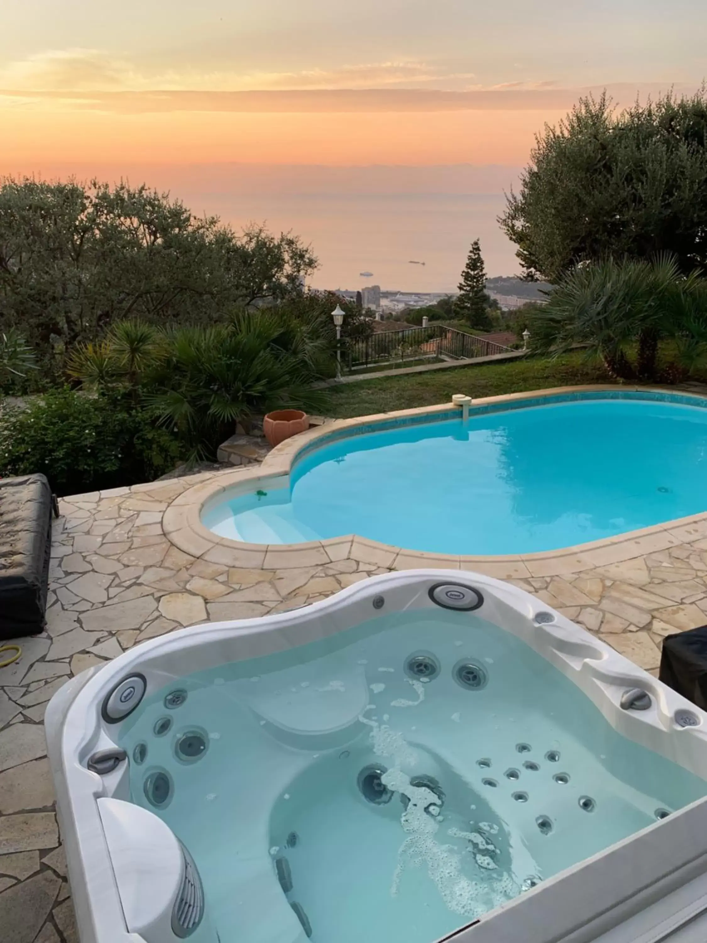 Hot Tub, Swimming Pool in Monte Carlo View and Spa