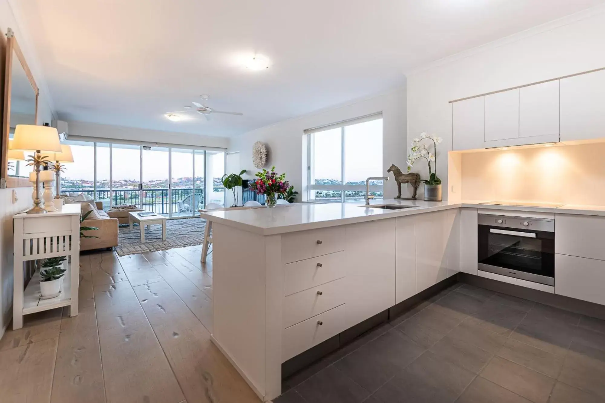 Living room, Kitchen/Kitchenette in Goldsborough Place Apartments