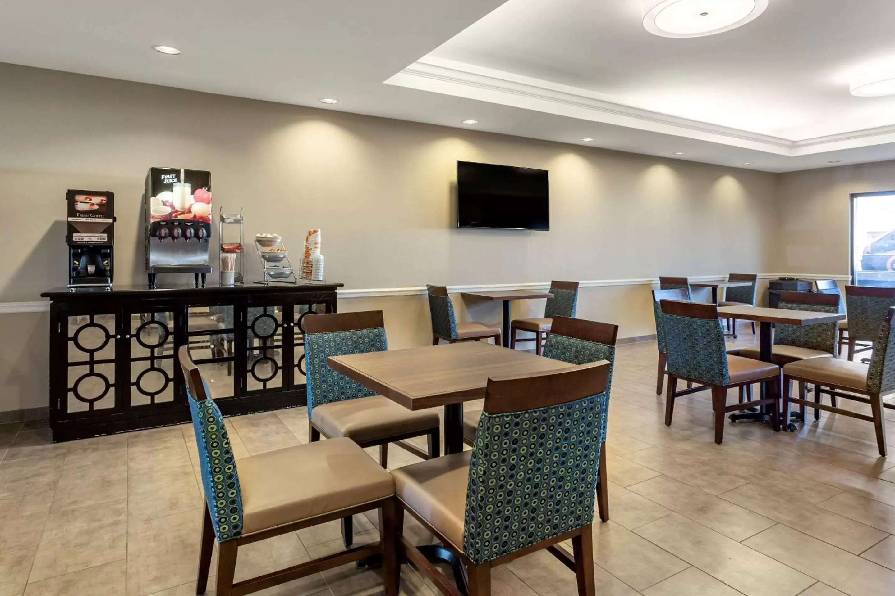 Restaurant/Places to Eat in Comfort Suites Southaven I-55