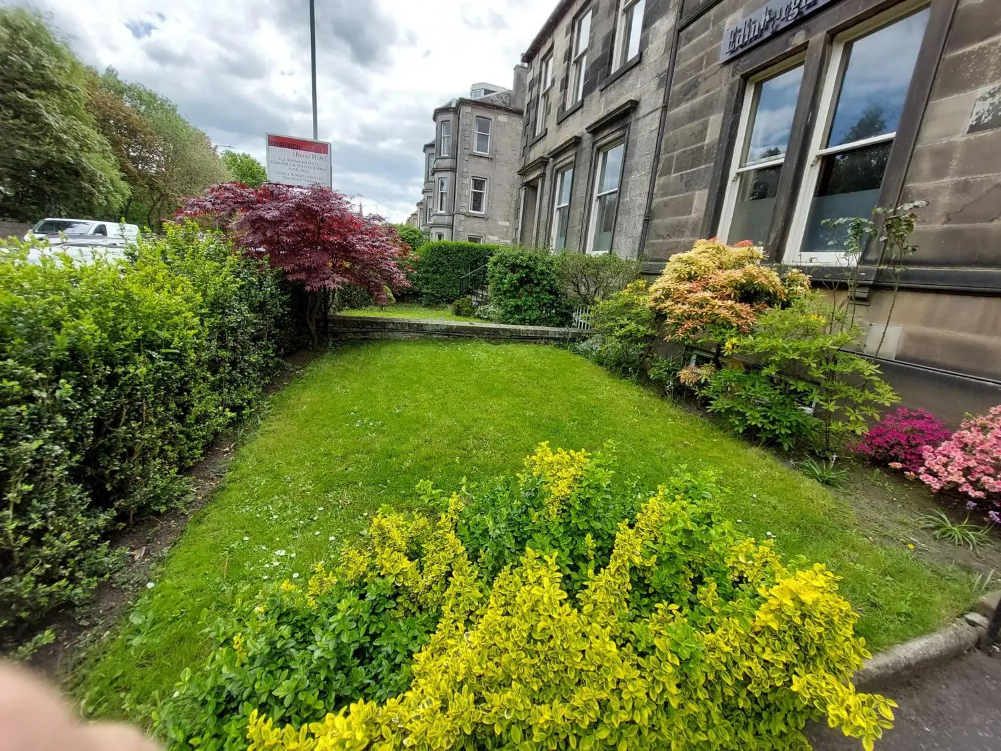 Garden view, Garden in Edinburgh House Hotel - B&B