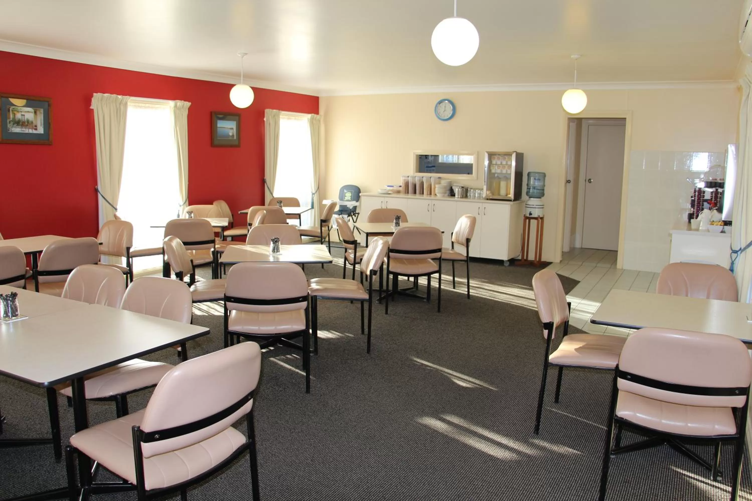 Breakfast in Motel 359