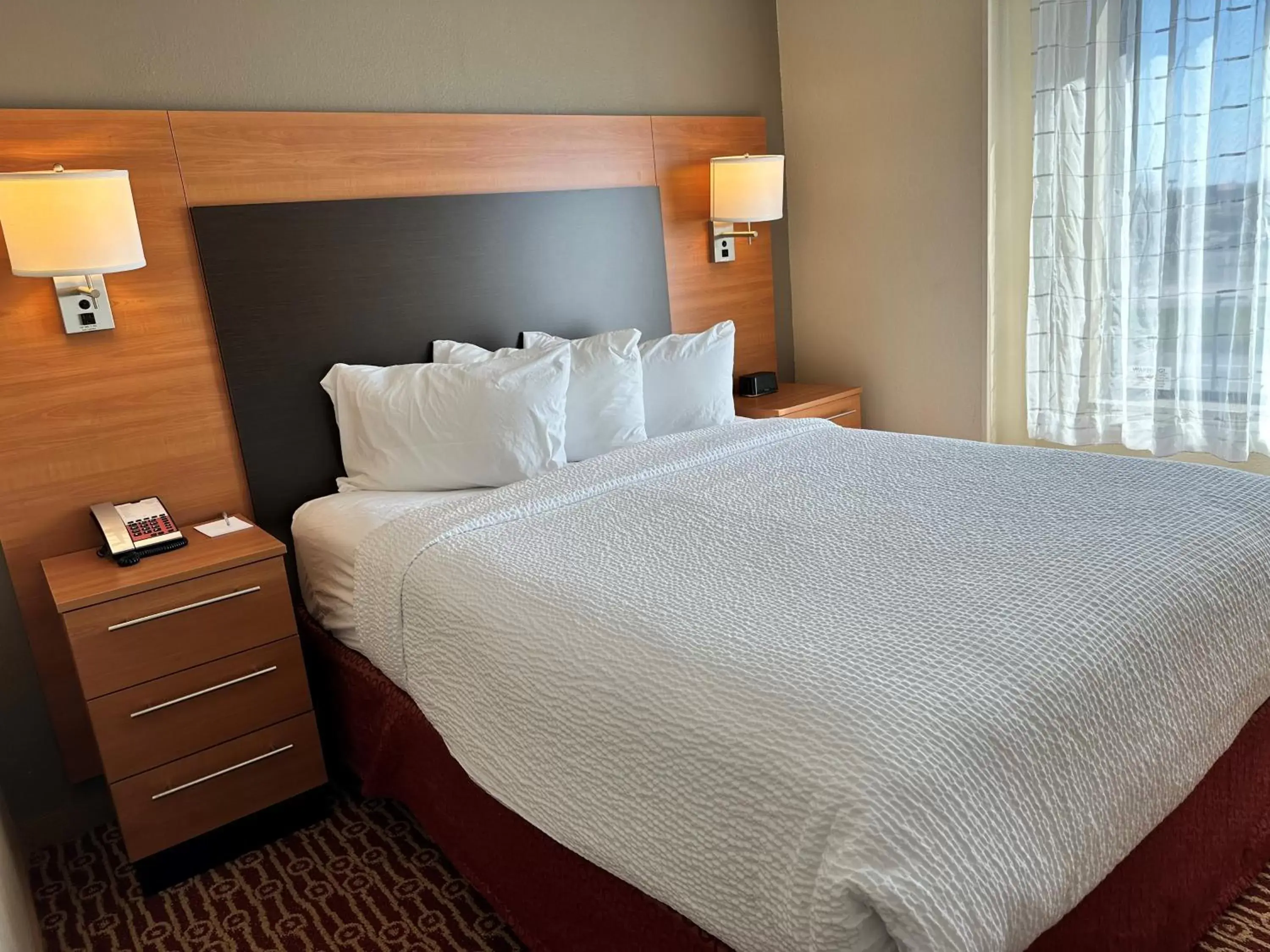 Bed in TownePlace Suites by Marriott Detroit Troy