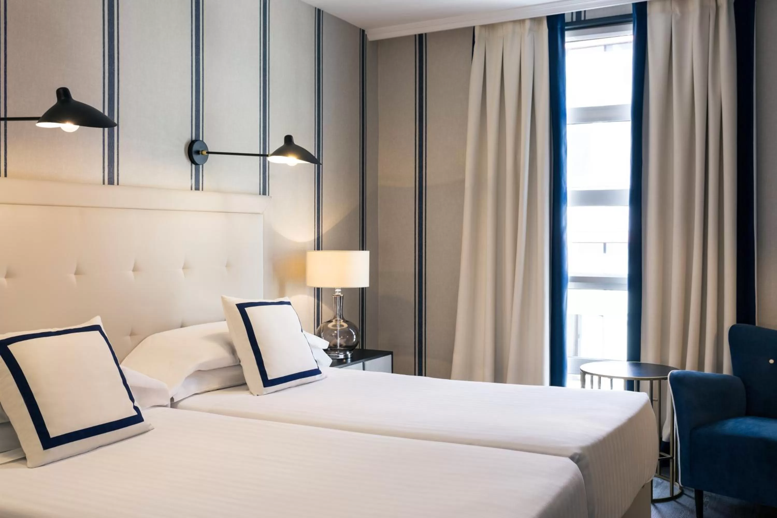 Photo of the whole room, Bed in Hotel Mercure Jardines de Albia