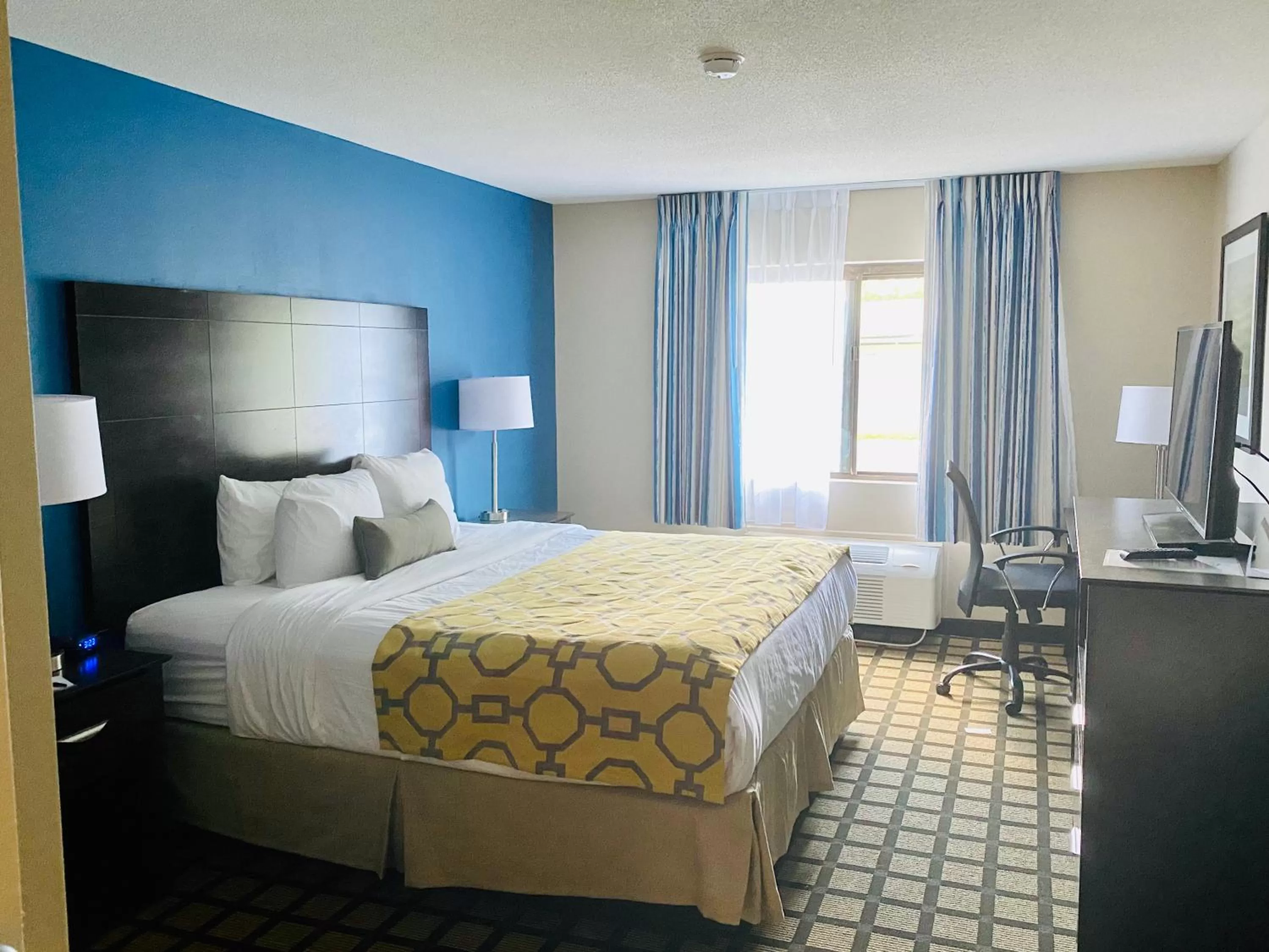 Photo of the whole room, Bed in Baymont by Wyndham Latham Albany Airport