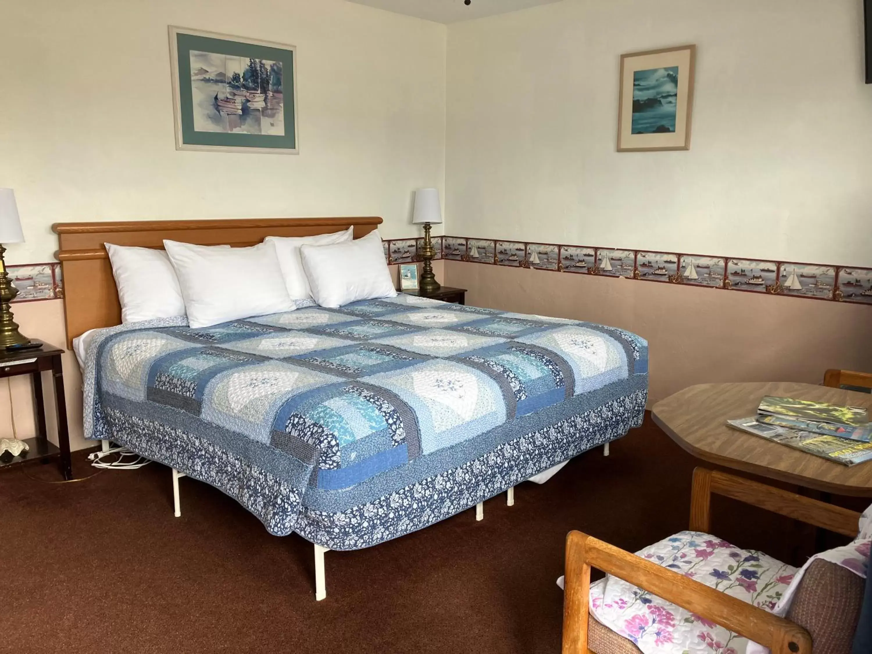 Bed in Lighthouse Inn