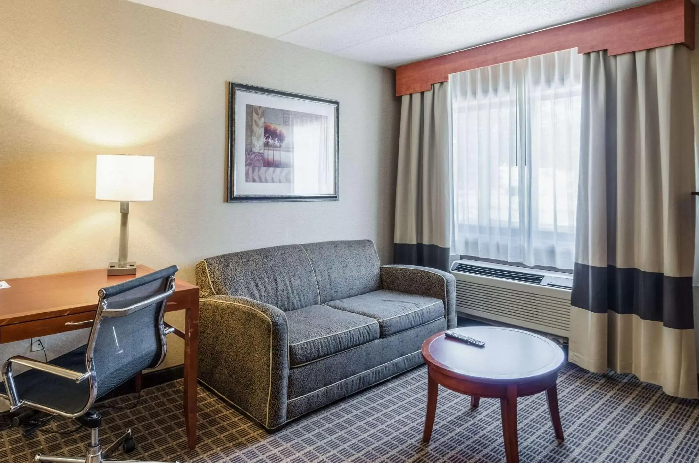 Photo of the whole room, Seating Area in Comfort Inn & Suites West Springfield