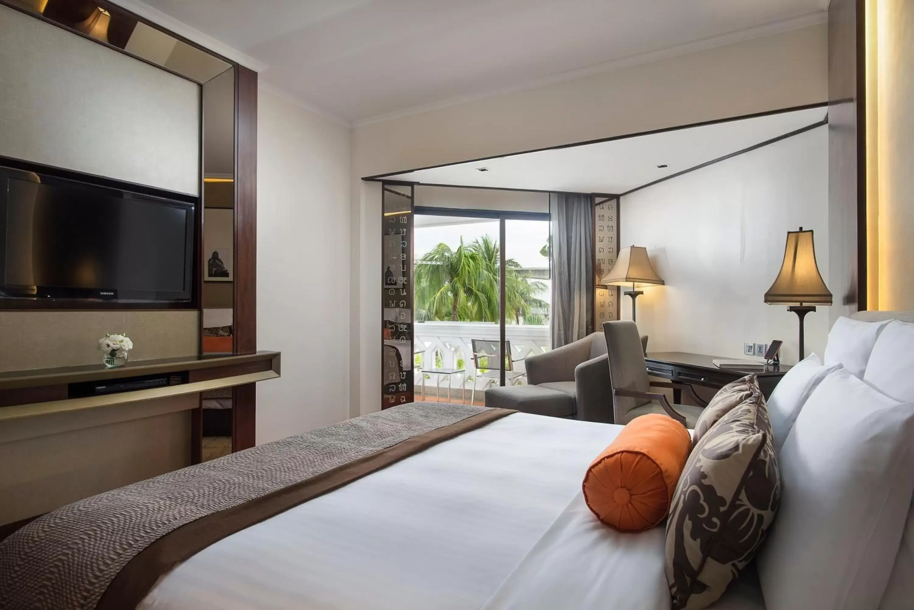 Bedroom, Bed in Anantara Riverside Bangkok Resort