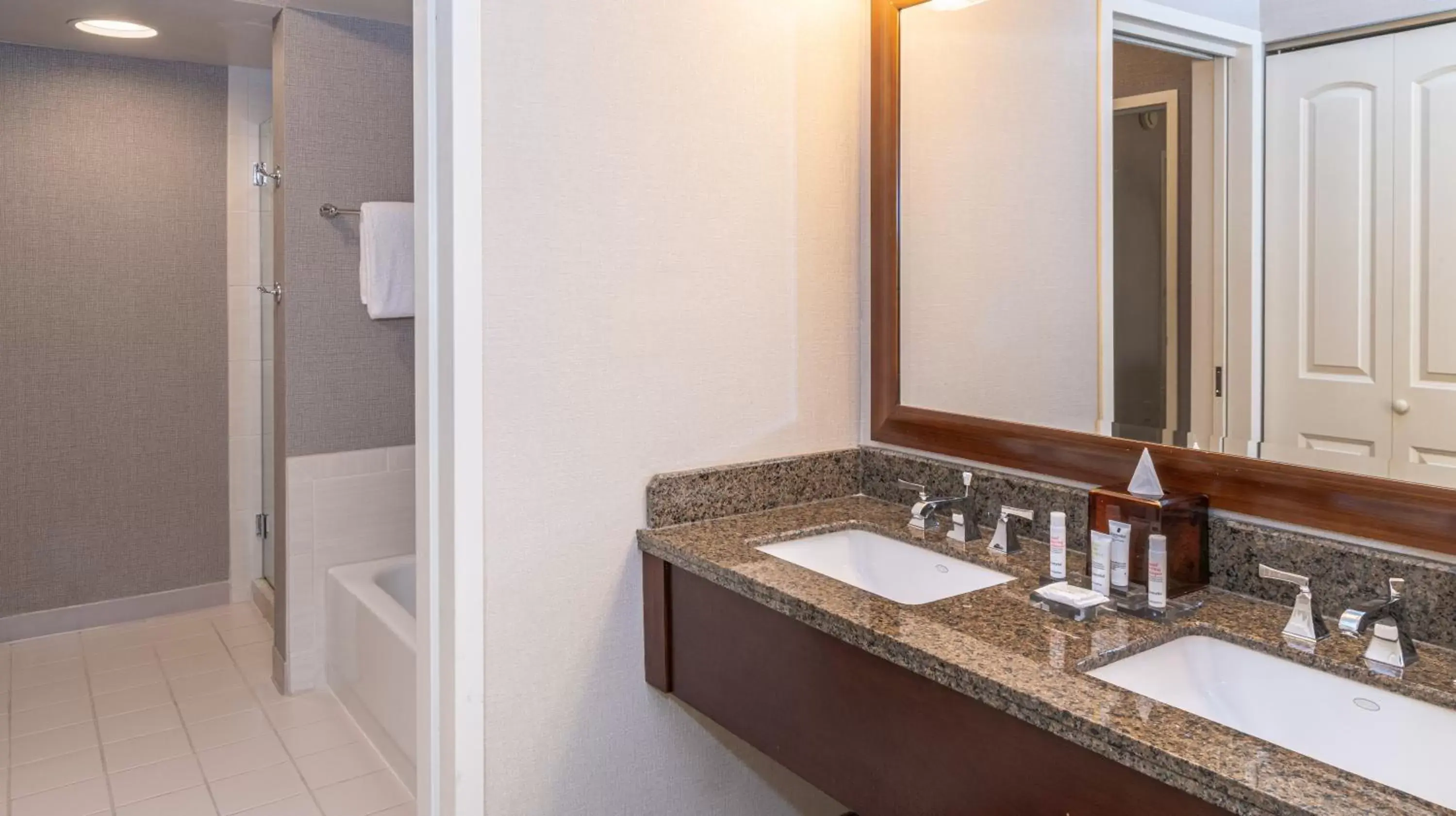 Shower, Bathroom in Chicago Marriott Suites Deerfield