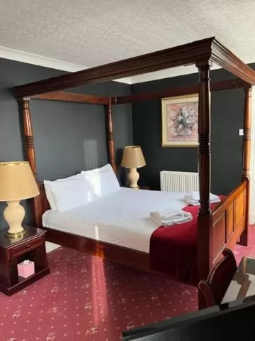 Bed in Caledonian Hotel