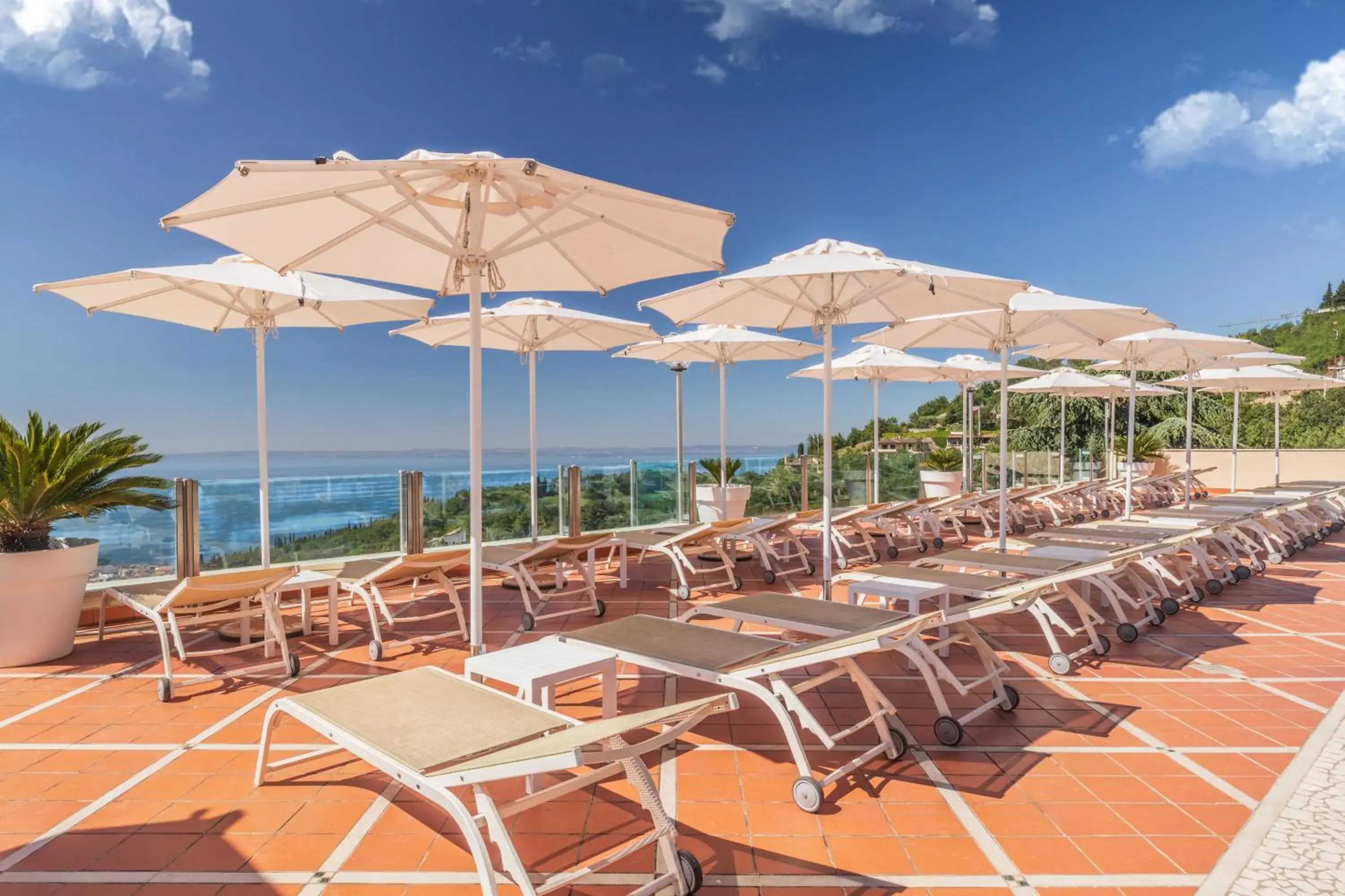 Swimming pool in Madrigale Panoramic&Lifestyle Hotel