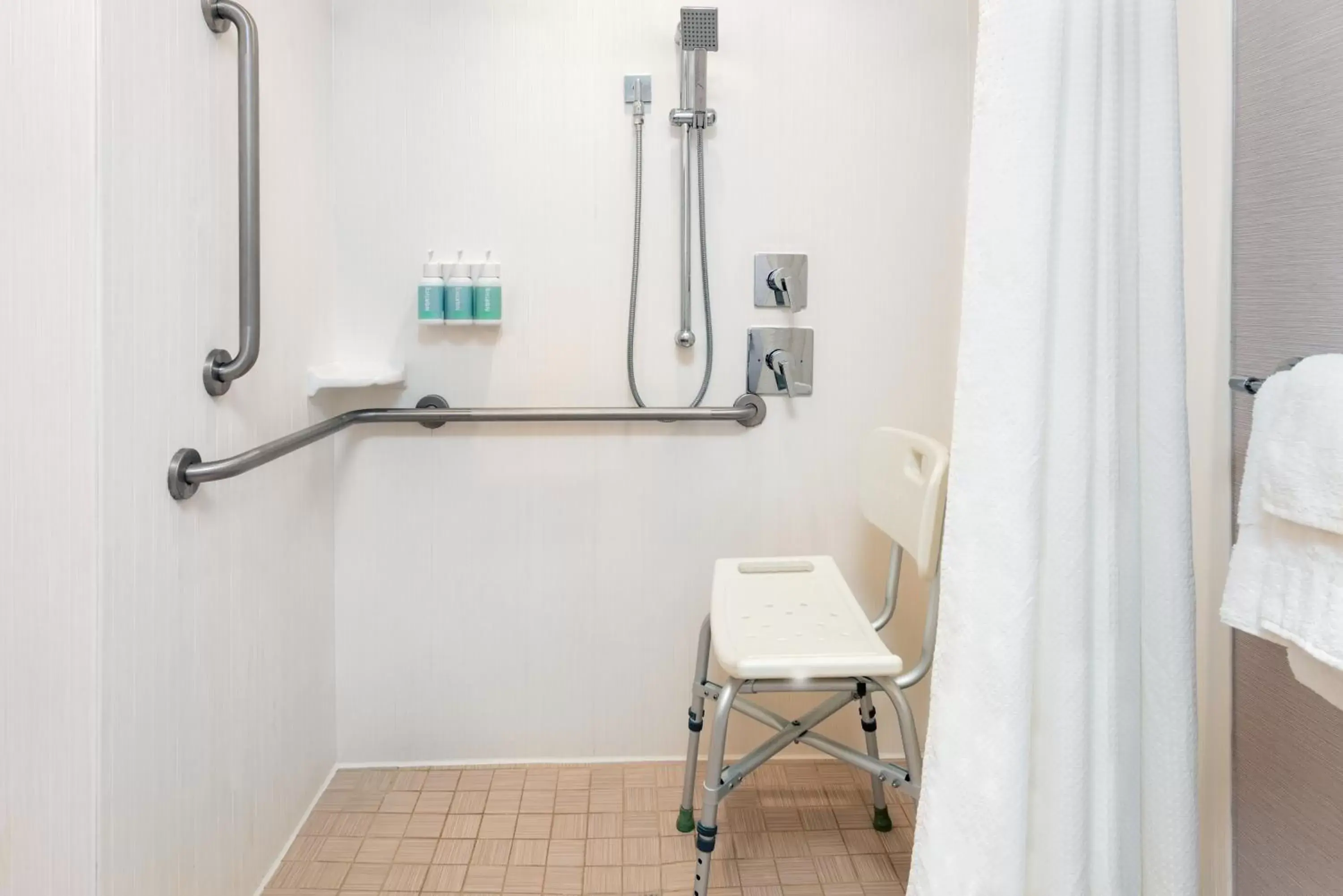 Bathroom in Courtyard by Marriott Buffalo Downtown/Canalside