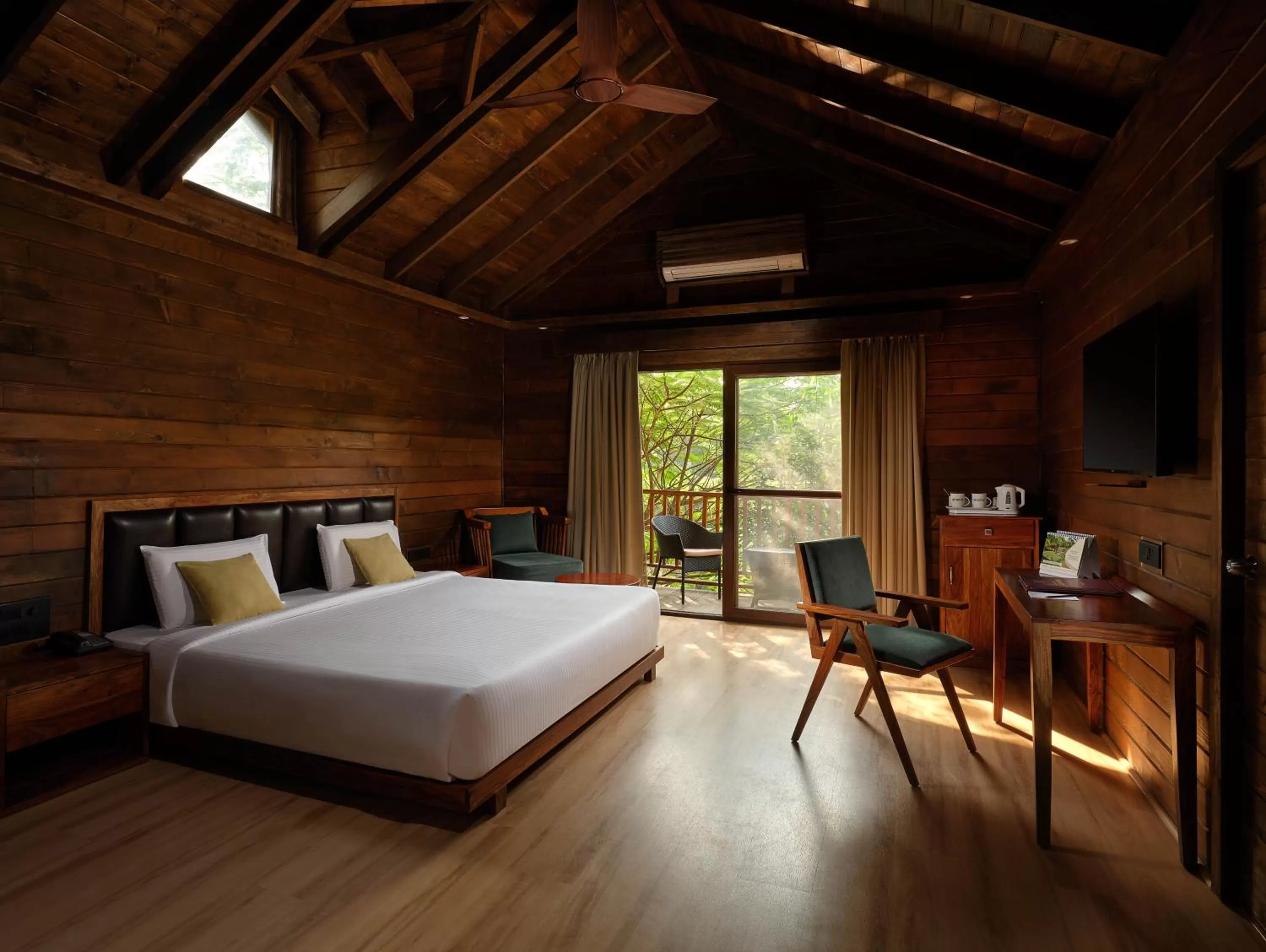 Photo of the whole room, Bed in The Ananta Udaipur