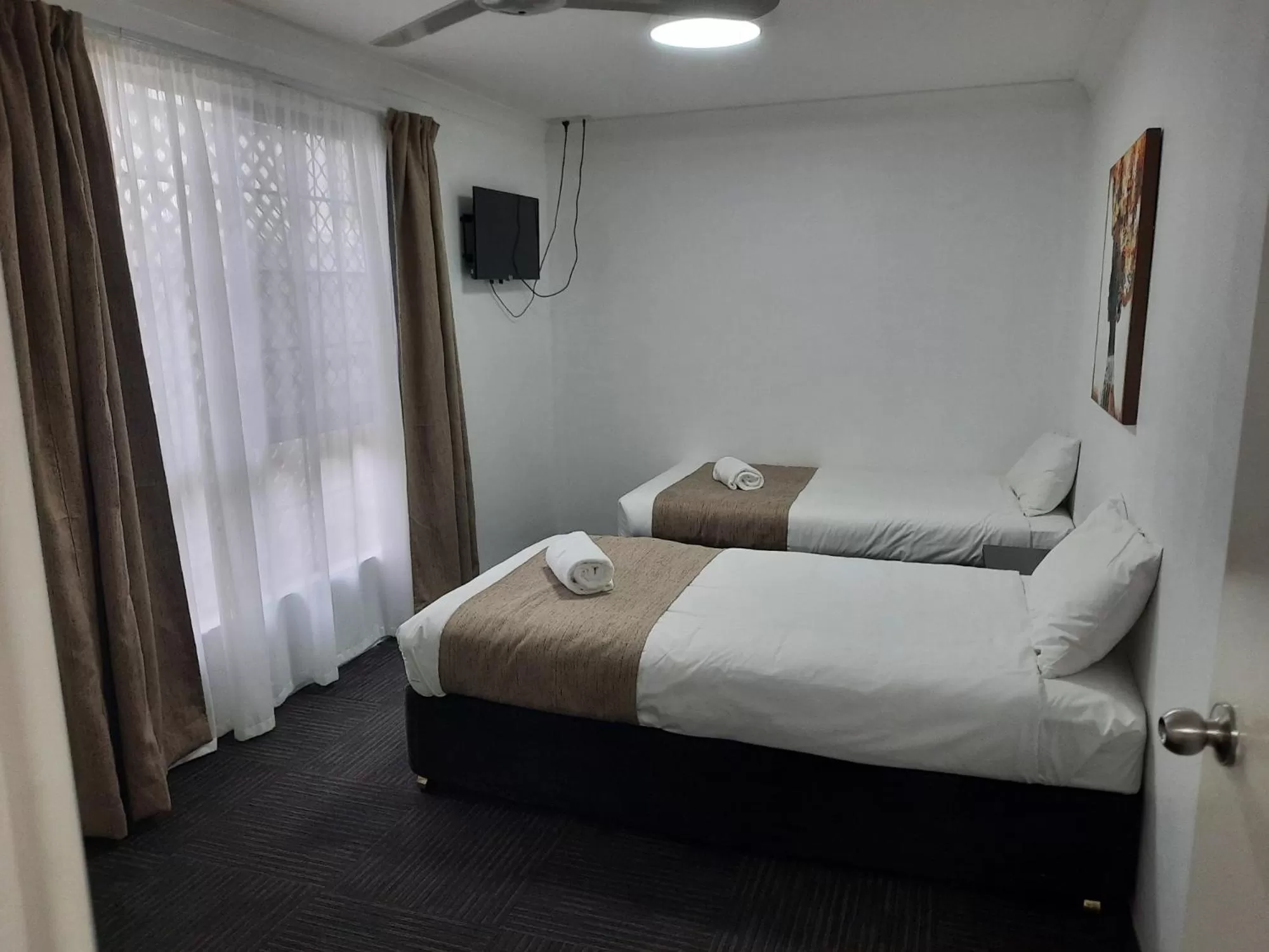Two-Bedroom Apartment - Disability Access in Cleveland Motor Inn