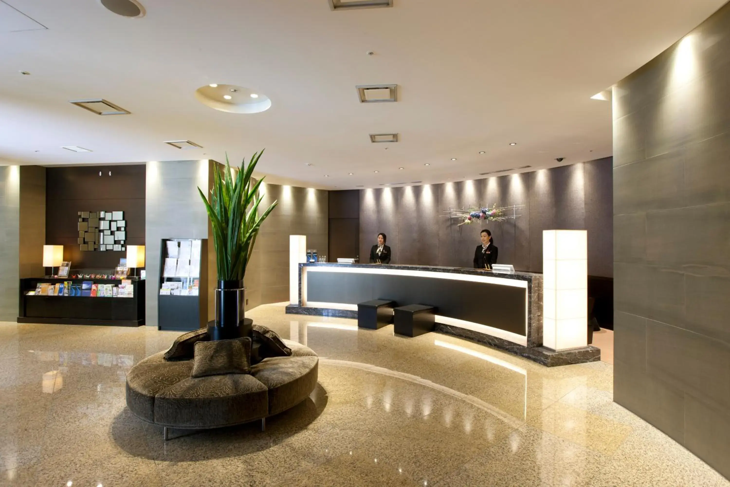 Lounge or bar, Lobby/Reception in Hotel Sardonyx Tokyo
