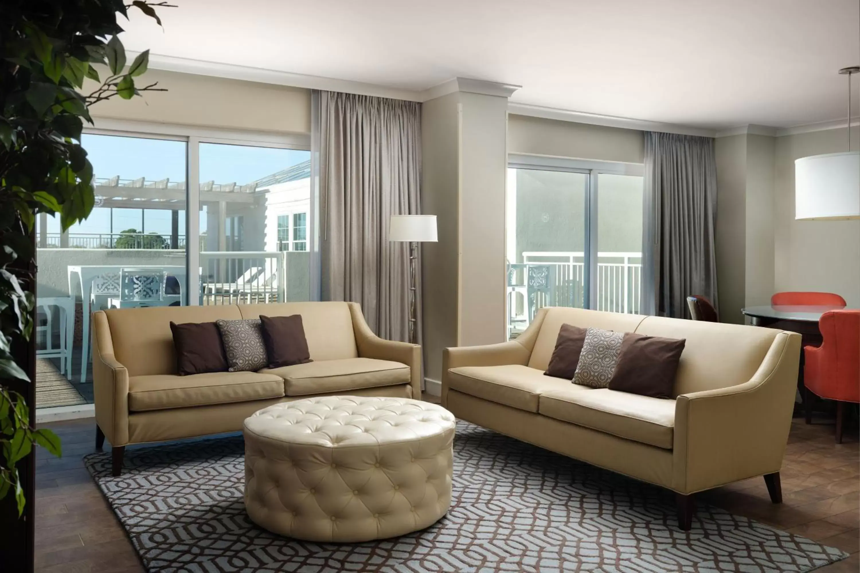 Living room, Seating Area in Sheraton Myrtle Beach