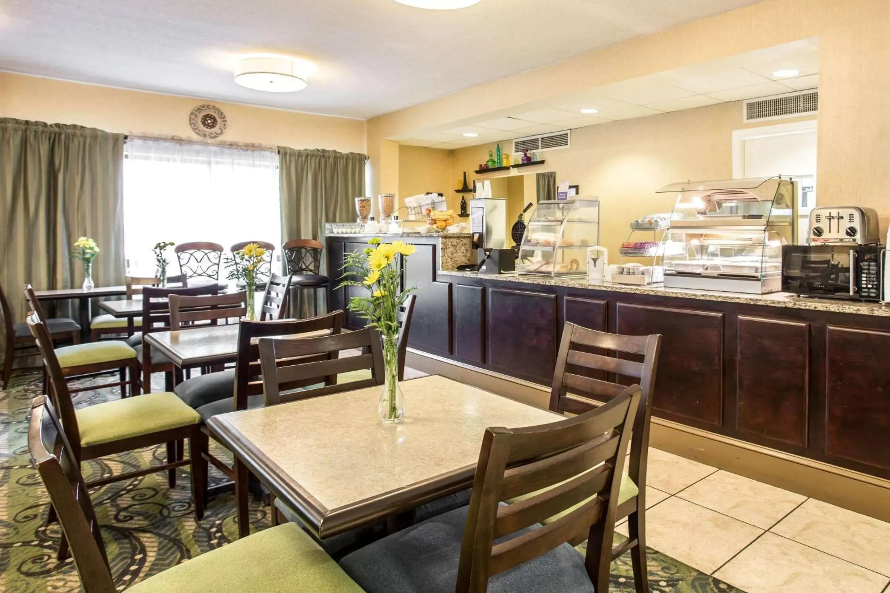 Restaurant/Places to Eat in Clarion Inn & Suites Aiken