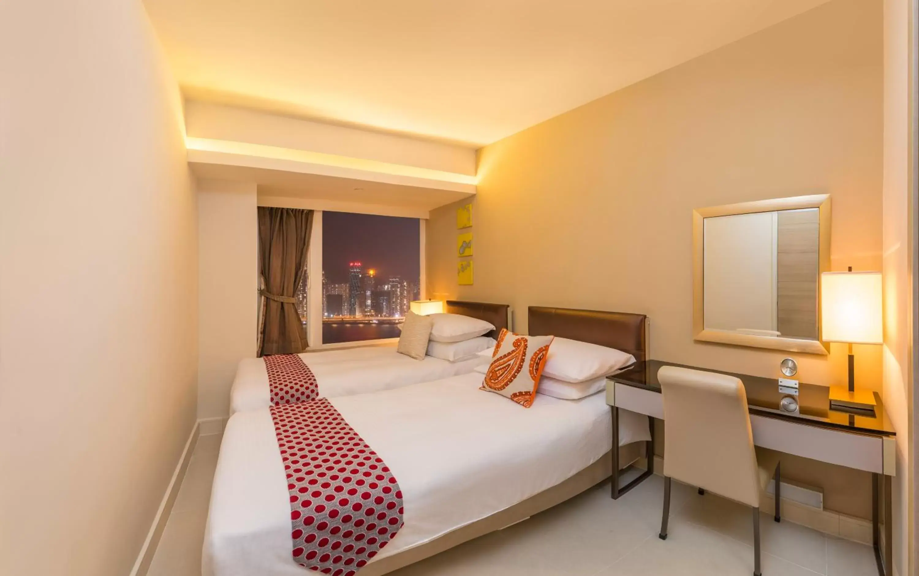 Bedroom, Bed in Kowloon Harbourfront Hotel