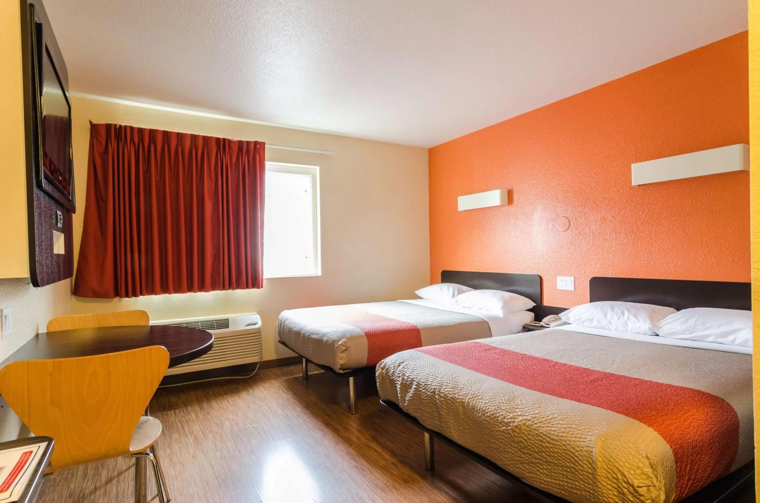 Deluxe Quadruple Room - Smoking in Motel 6-Seattle, WA - Sea-Tac Airport South