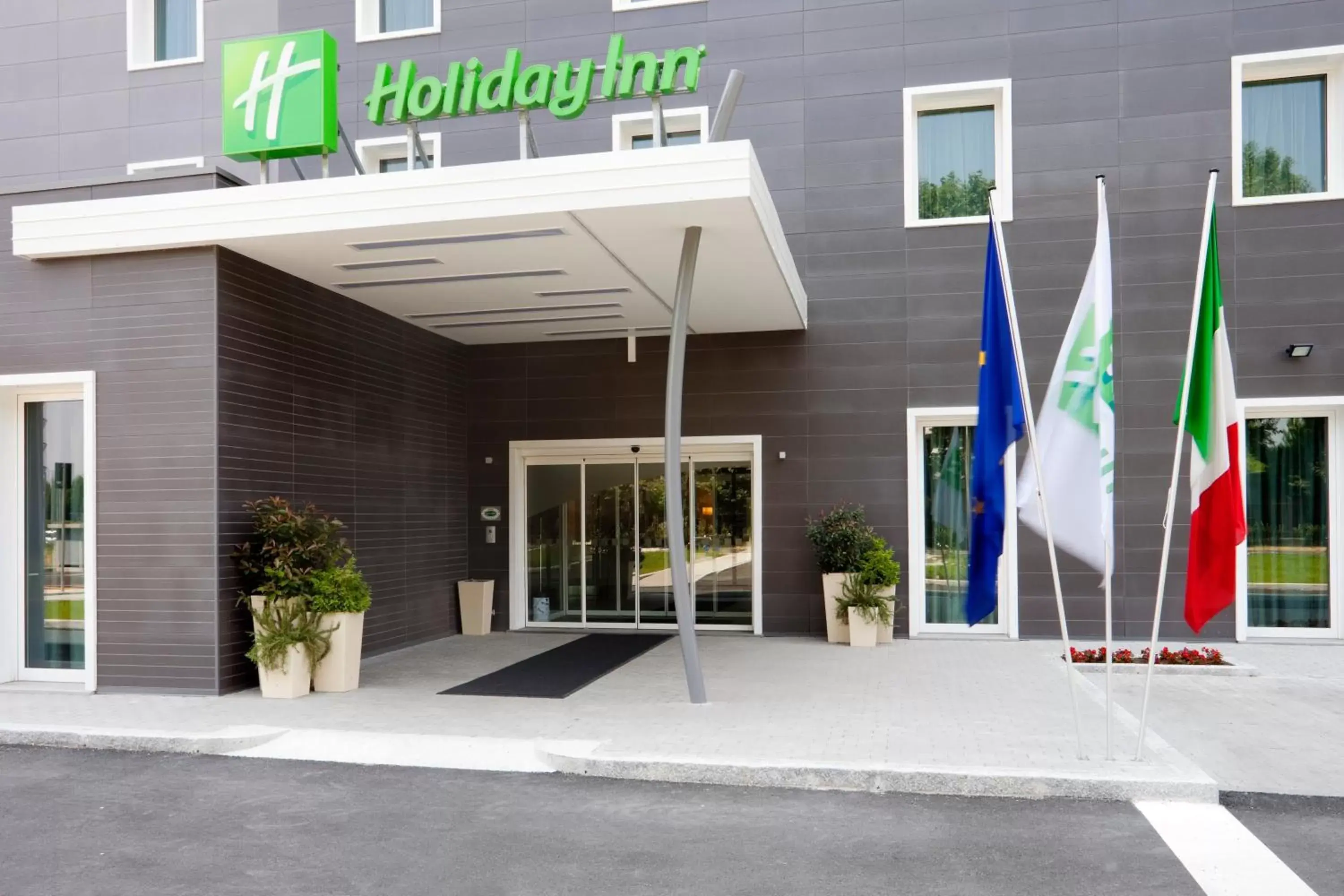 Property building in Holiday Inn Milan Nord Zara, an IHG Hotel