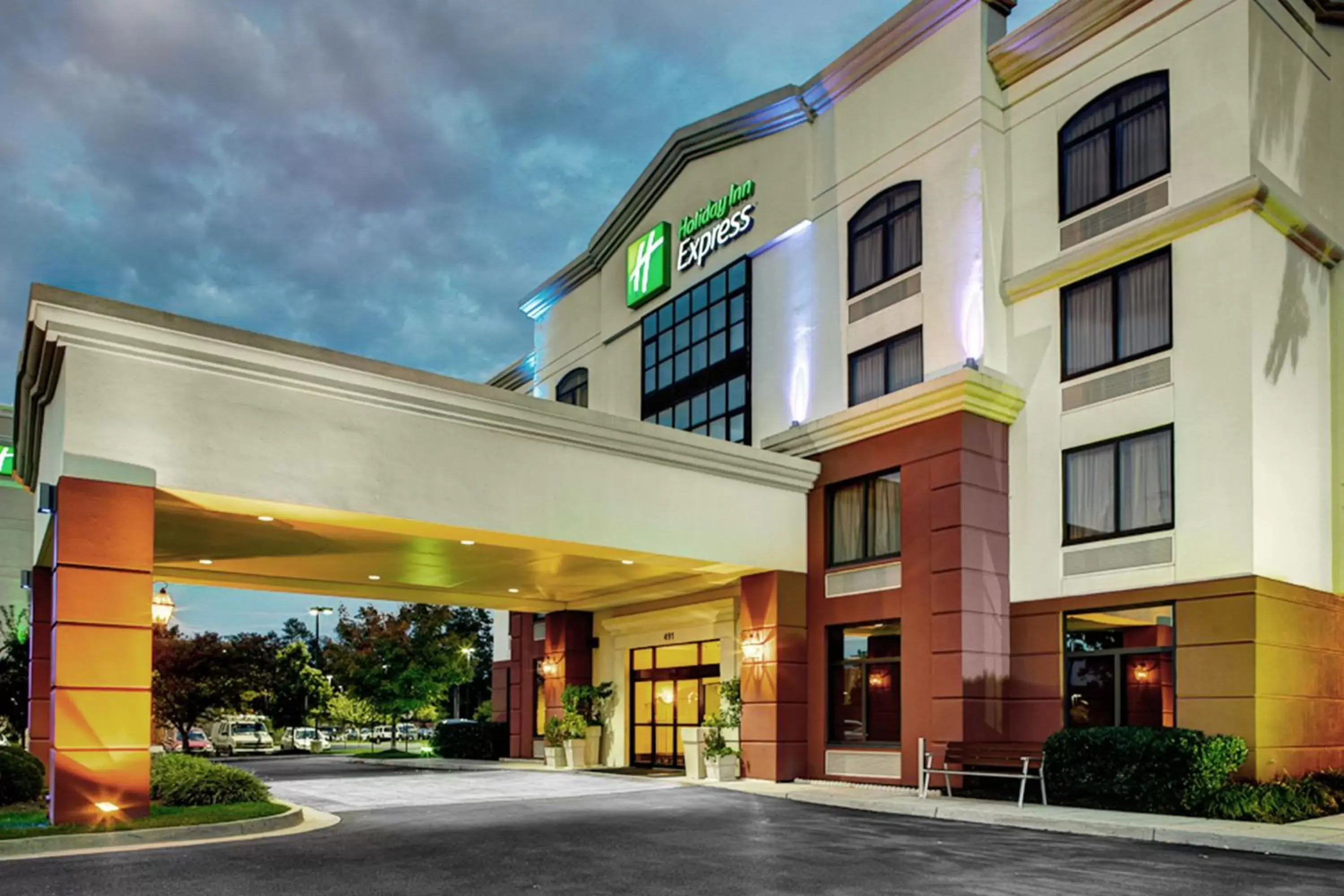 Property Building in Holiday Inn Express Richmond Airport, an IHG Hotel