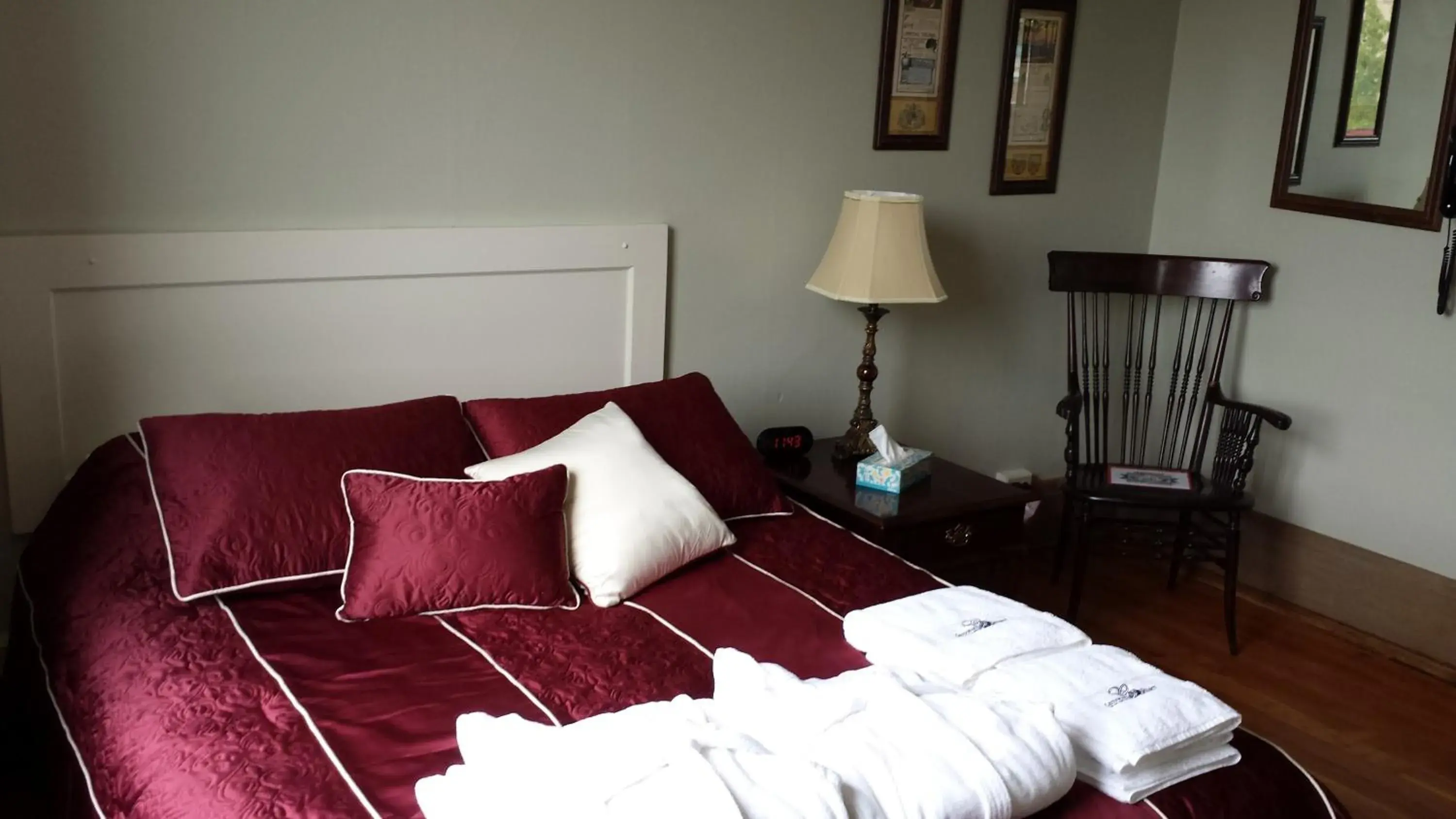 Bedroom, Bed in Centralia Square Grand Ballroom and Hotel