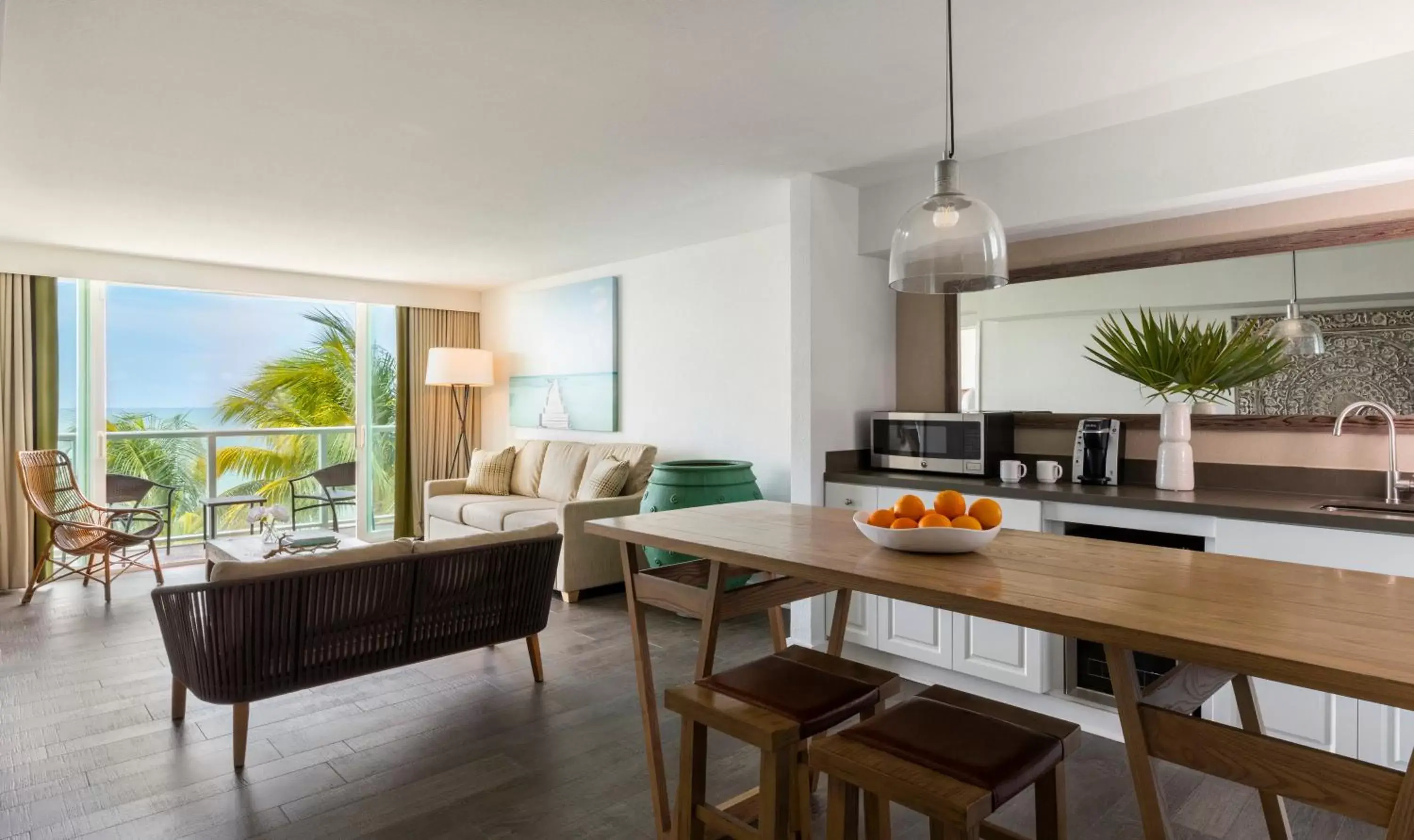 Kitchen or kitchenette, Dining Area in Amara Cay Resort