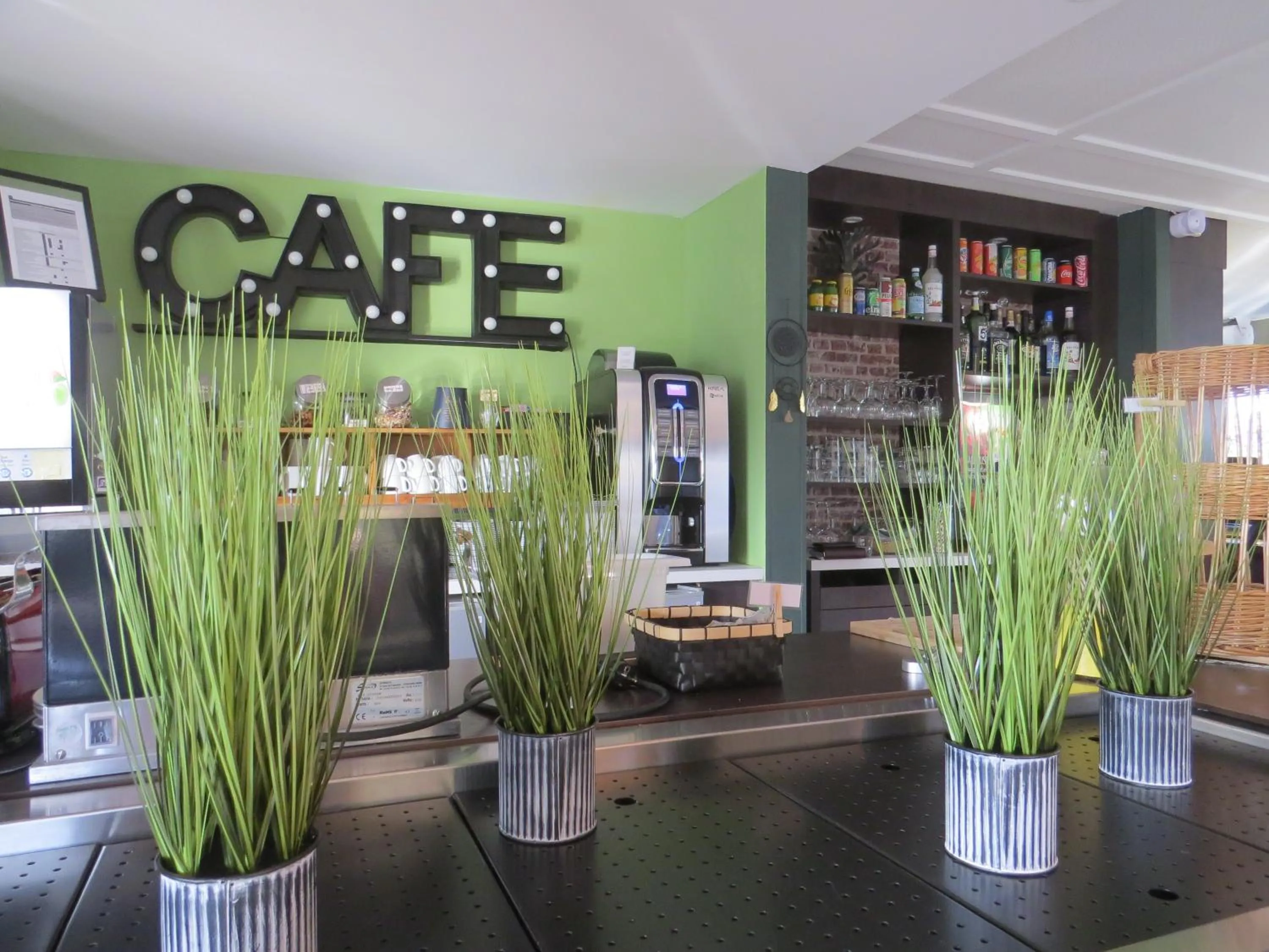 Lounge or bar in Hôtel Kyriad Cap Sud