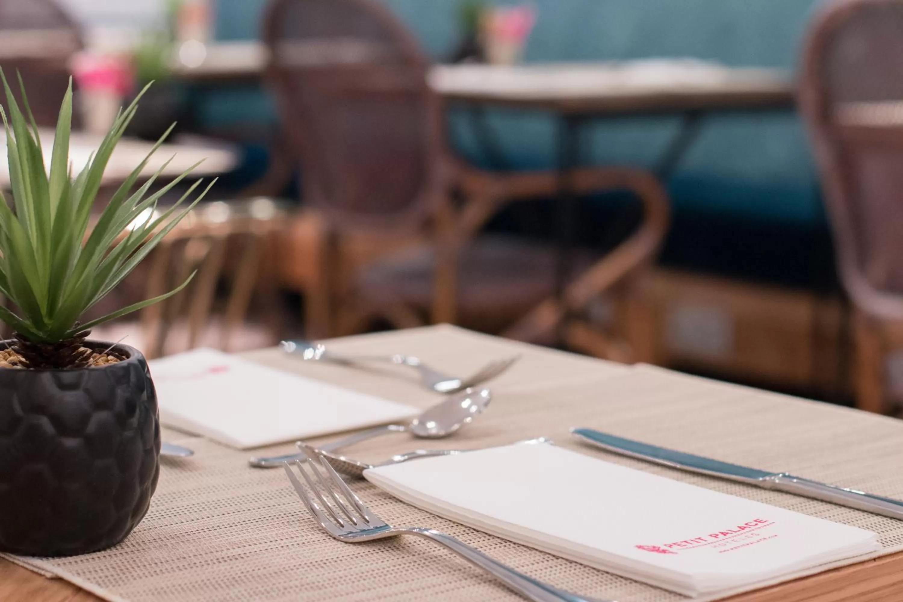 Restaurant/places to eat in Petit Palace Canalejas Sevilla