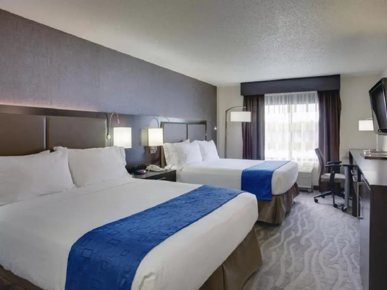 Photo of the whole room, Bed in Holiday Inn Express Hotel & Suites Meadowlands Area, an IHG Hotel