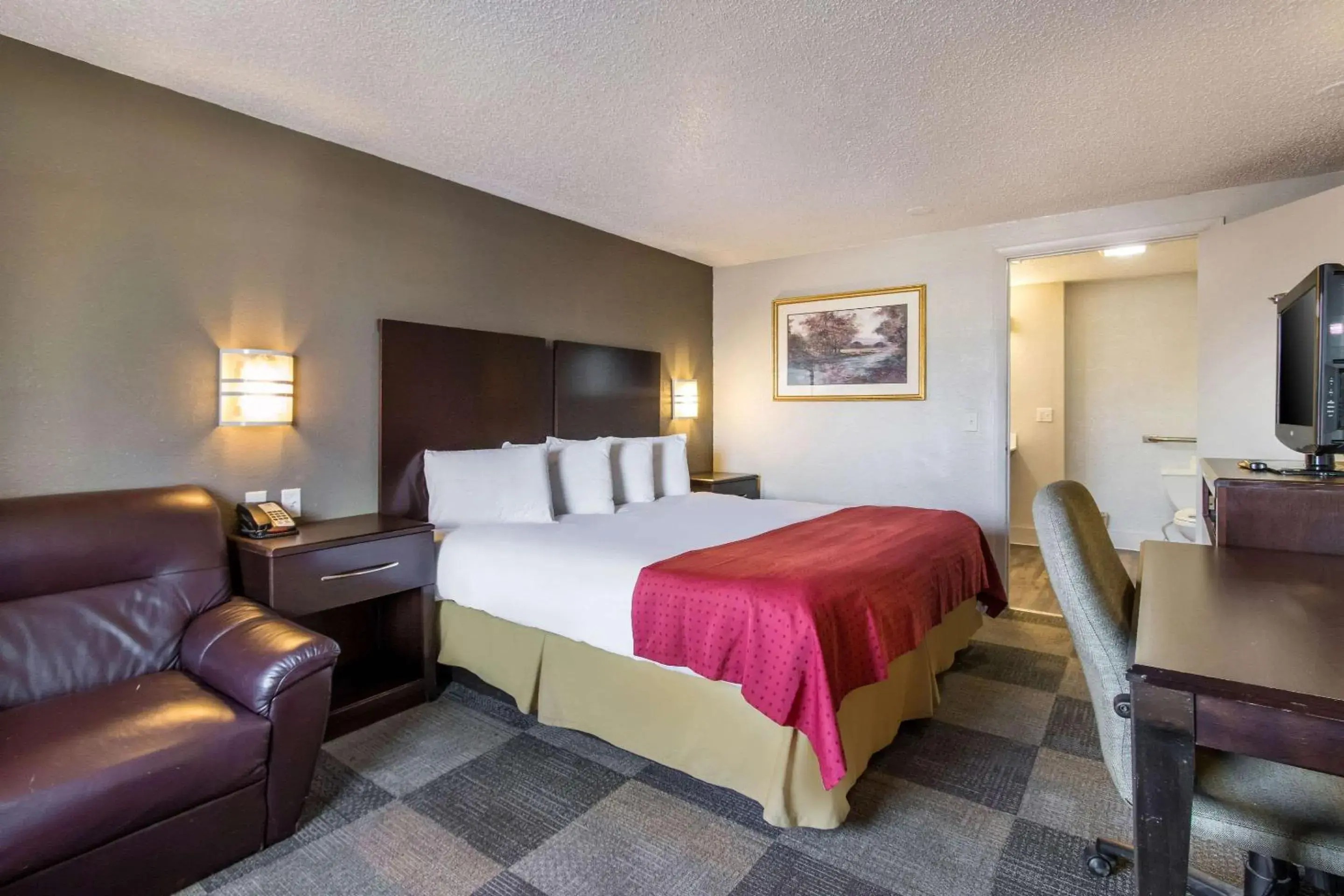 Photo of the whole room, Bed in Rodeway Inn Near Hall of Fame Photo of the whole room, Bed in Rodeway Inn Near Hall of Fame