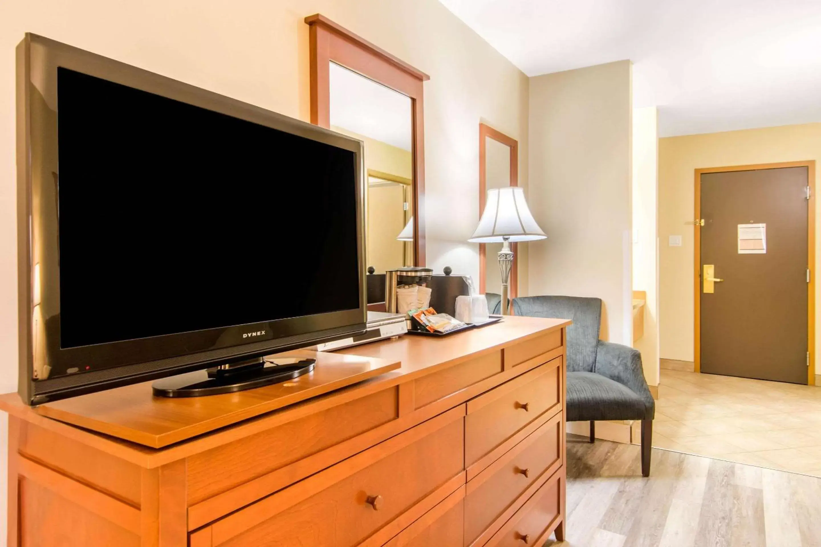 Photo of the whole room, TV/Entertainment Center in Comfort Inn & Suites