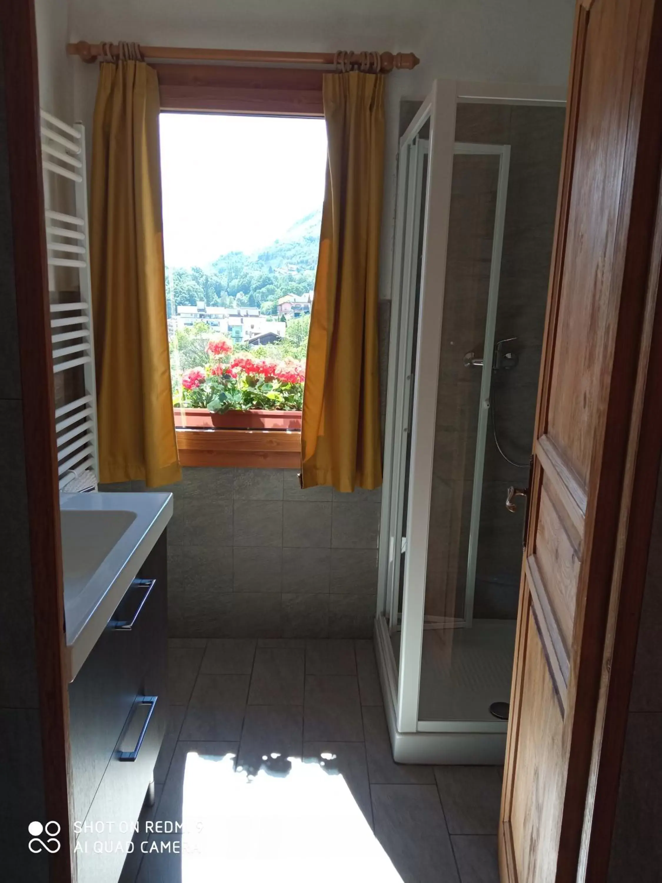 Bathroom, Mountain View in Le Lierre