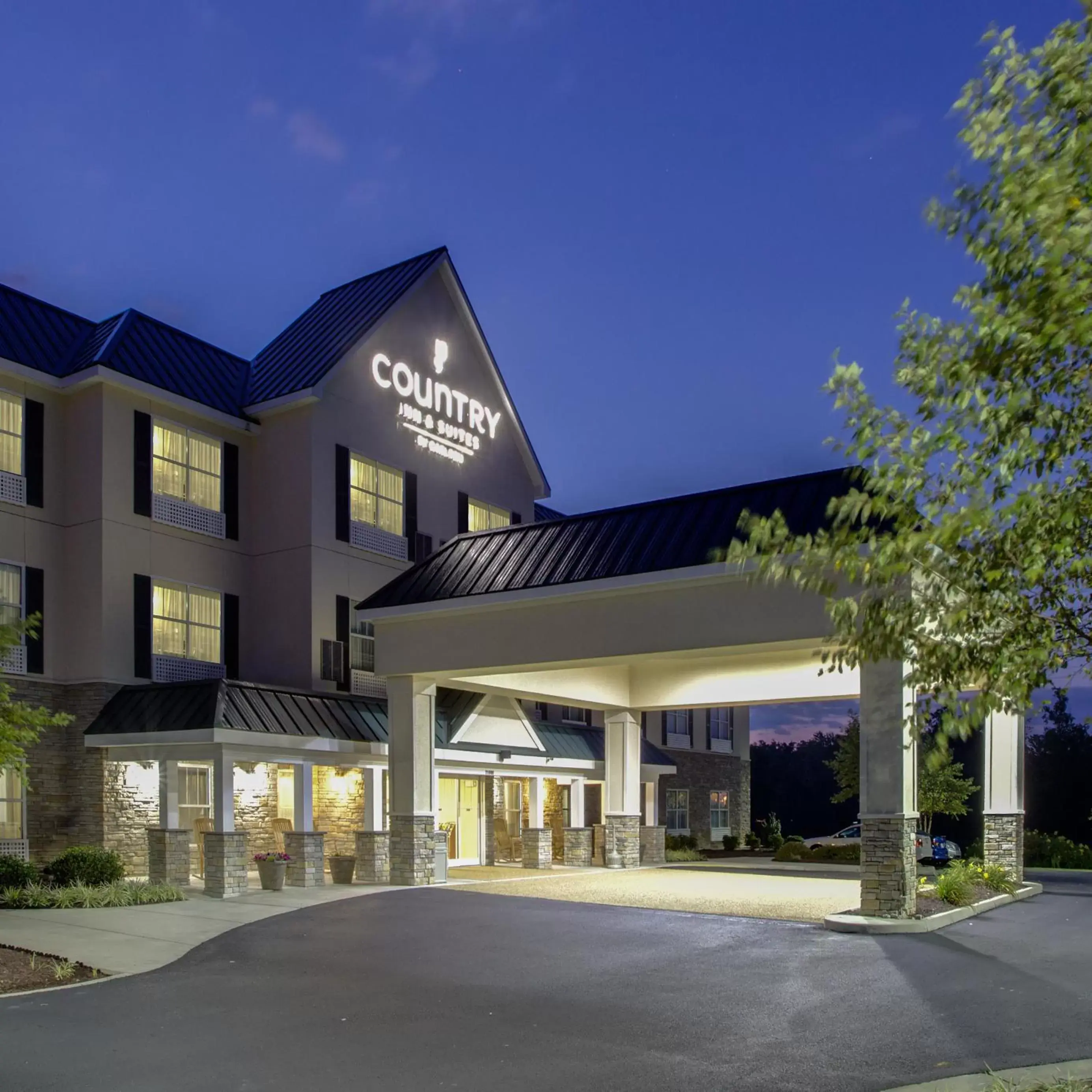 Facade/entrance, Property Building in Country Inn & Suites by Radisson, Ashland - Hanover, VA