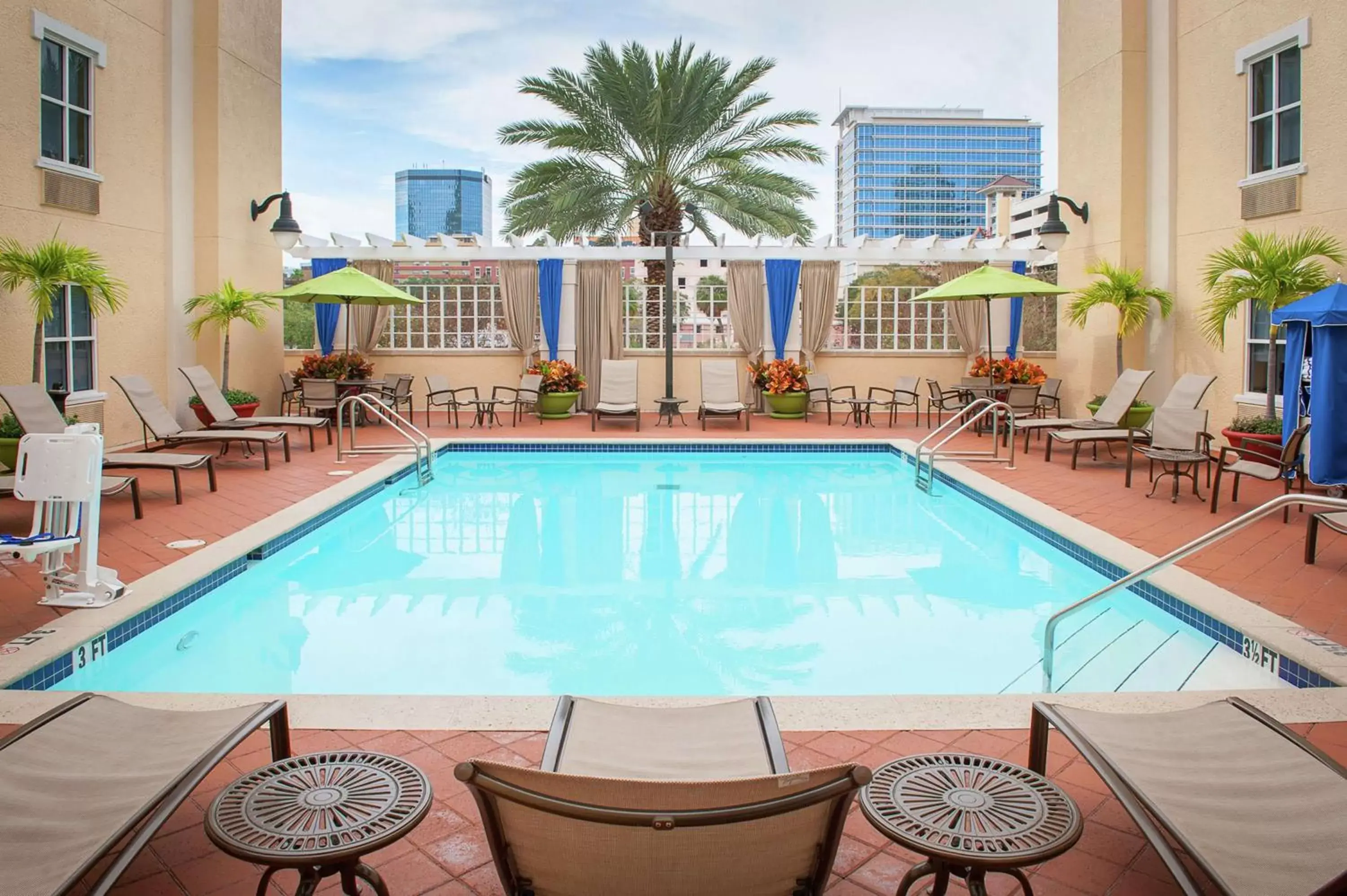 Pool view, Swimming Pool in Hampton Inn & Suites St. Petersburg/Downtown