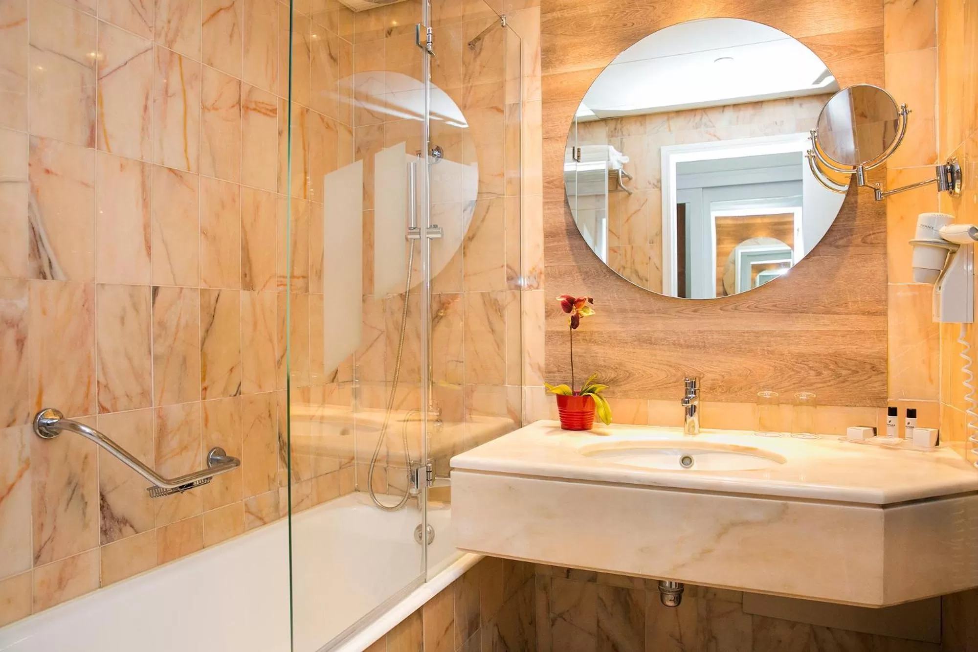 Toilet in Hotel Pestana Cascais Ocean & Conference Aparthotel