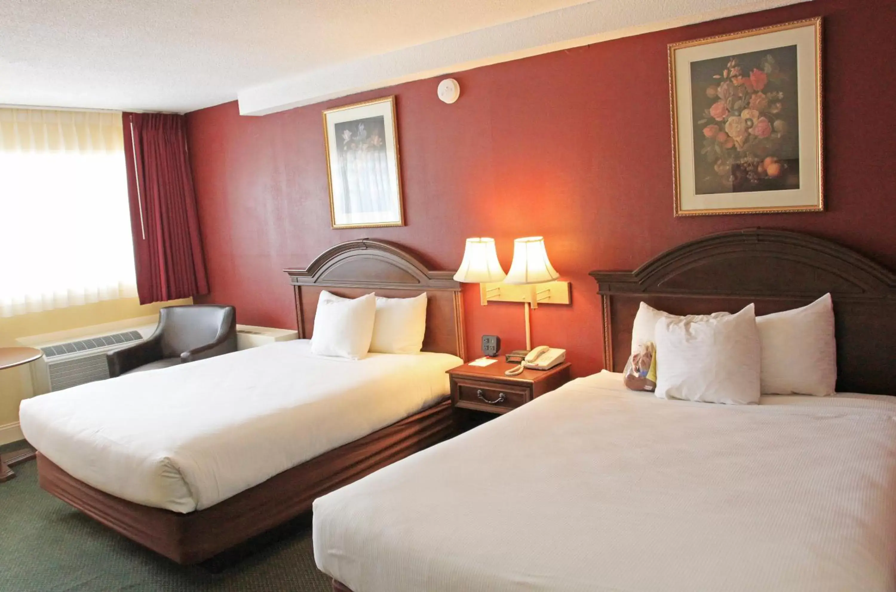 Bedroom, Bed in Fireside Inn & Suites Waterville