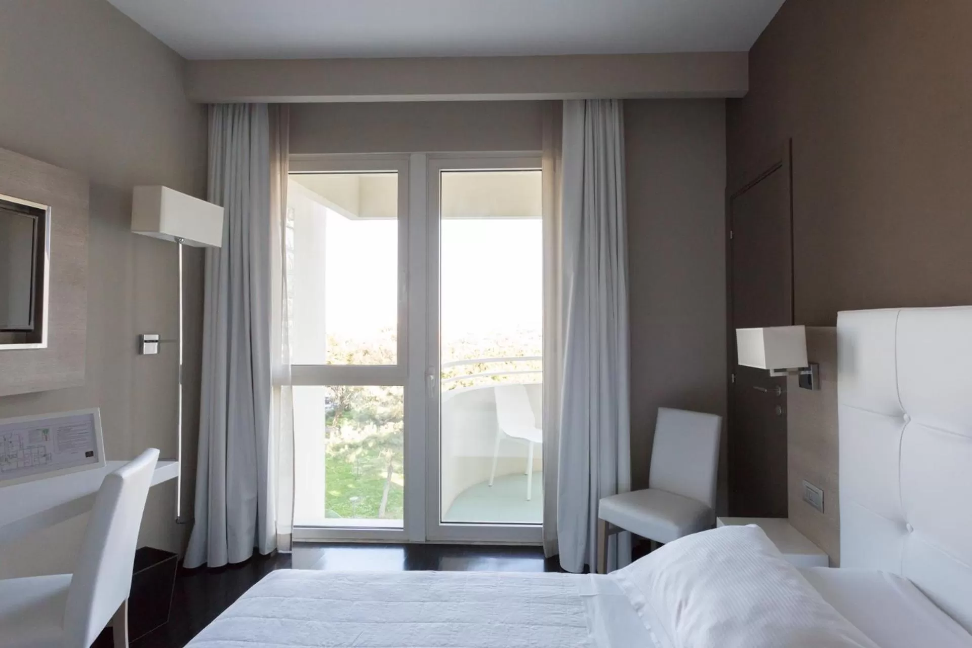 Bed in Raffaello Hotel & Mooka Restaurant