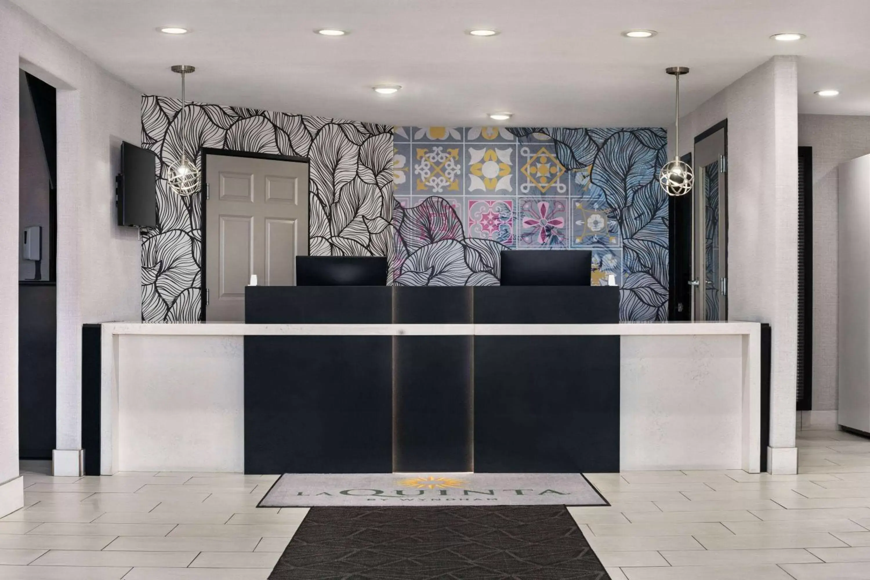 Lobby or reception, Lobby/Reception in La Quinta Inn & Suites by Wyndham Hesperia Victorville