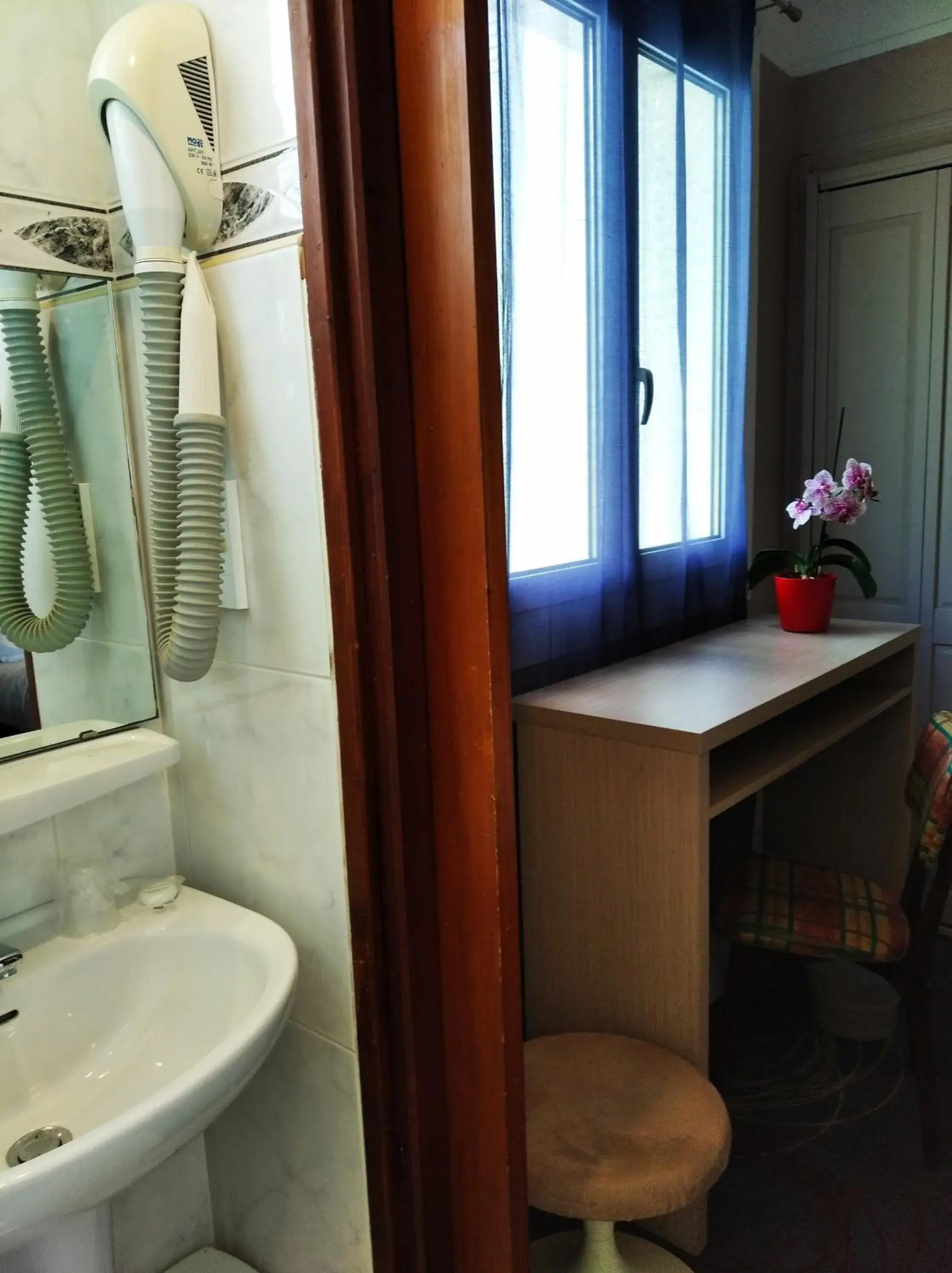Bathroom in Quality Hotel Christina Lourdes