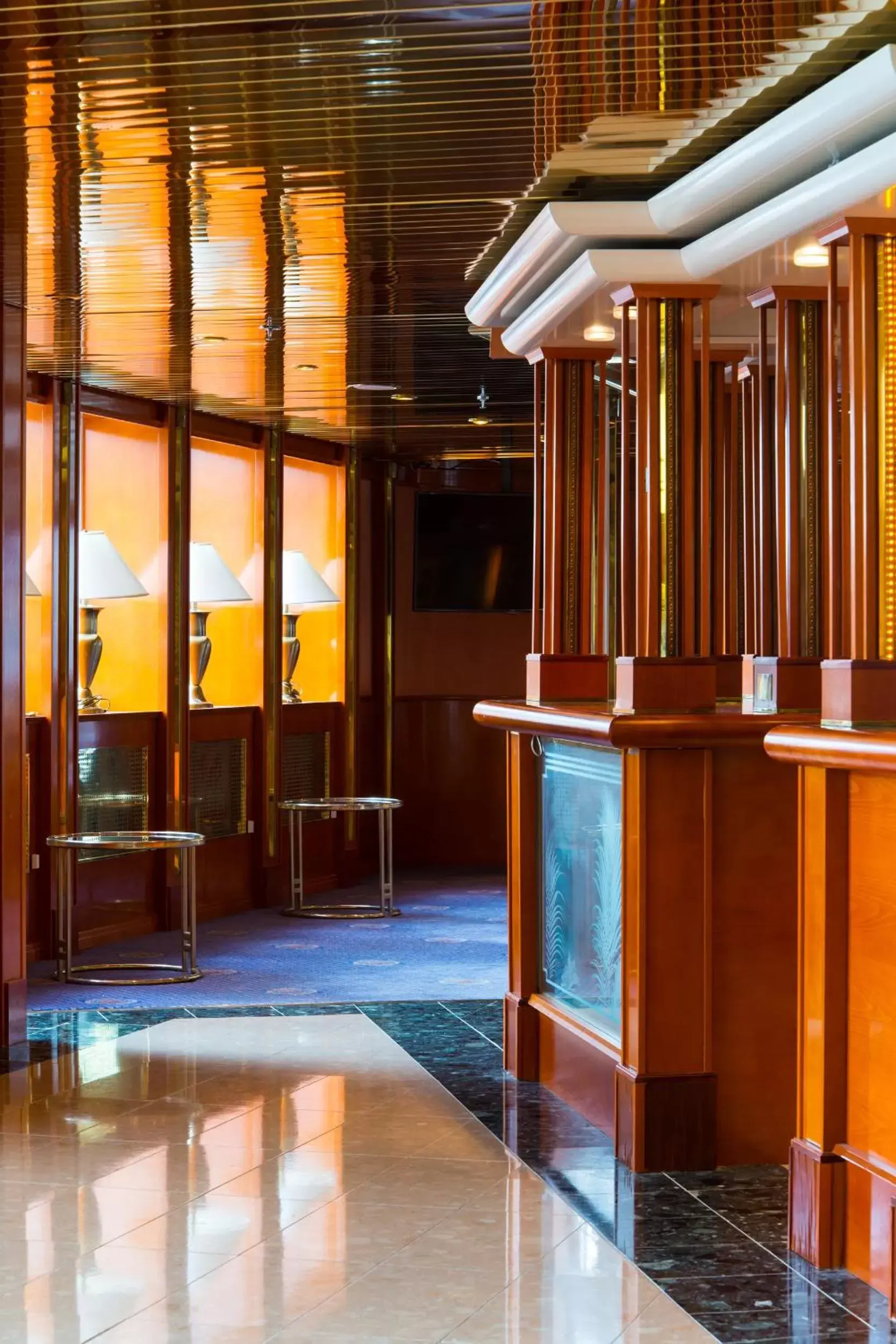 Lounge or bar, Lobby/Reception in Sunborn London Yacht Hotel