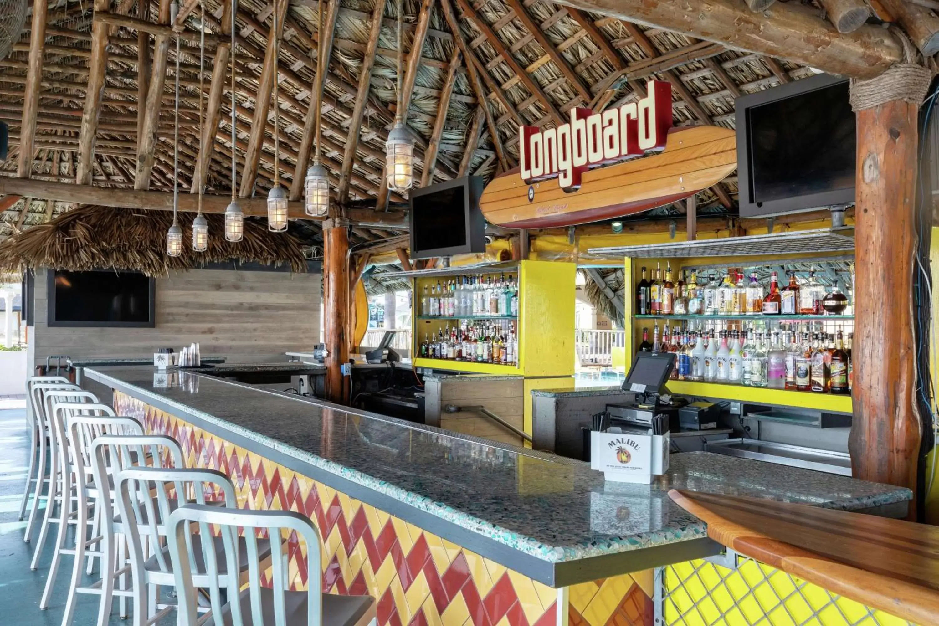 Lounge or bar, Lounge/Bar in DoubleTree by Hilton Galveston Beach