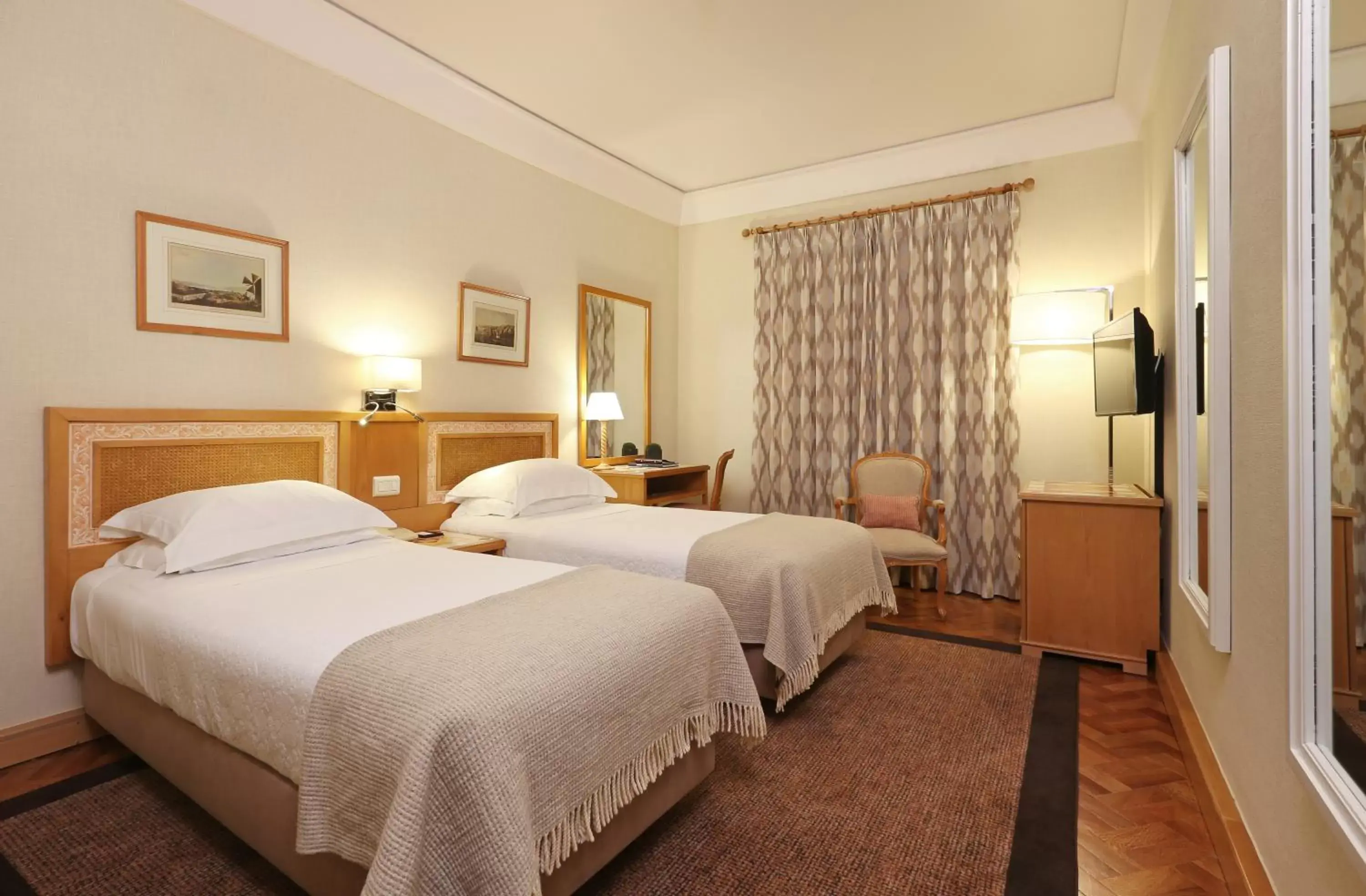 Photo of the whole room, Room Photo in Hotel Lisboa Plaza - Lisbon Heritage Collection - Avenida